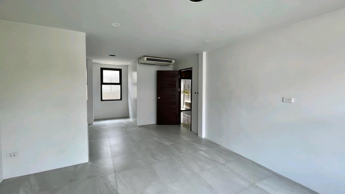 For SaleHome OfficeRatchadapisek, Huaikwang, Suttisan : For Sale: 2 Storay Single House - Home Office Soi Rung Rueng Suthisan (2 -storey detached house, home office