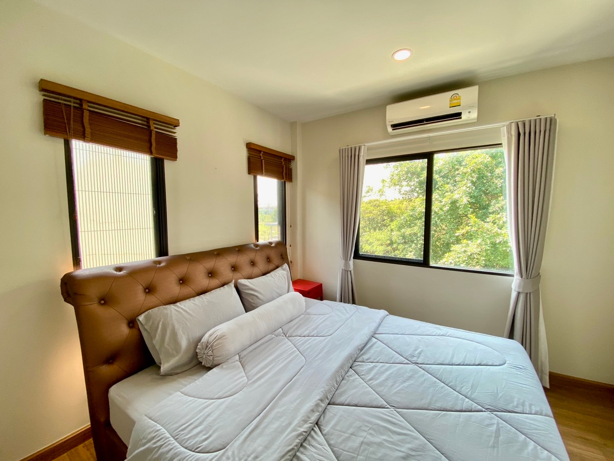 For RentHousePattanakan, Srinakarin : 🏡 For Rent: Luxury Corner House – The City Pattanakarn Phase 1 (Pet Friendly)