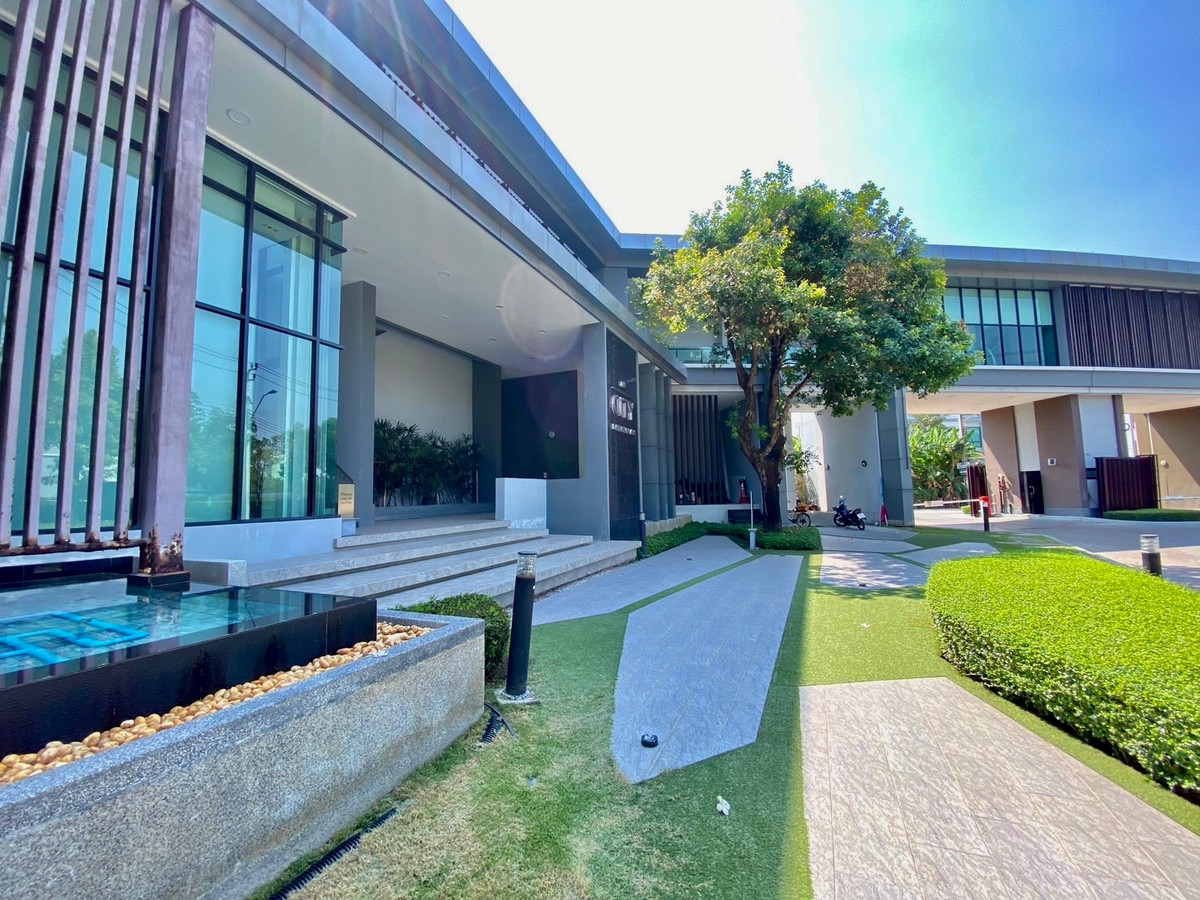 For RentHousePattanakan, Srinakarin : 🏡 For Rent: Luxury Corner House – The City Pattanakarn Phase 1 (Pet Friendly)