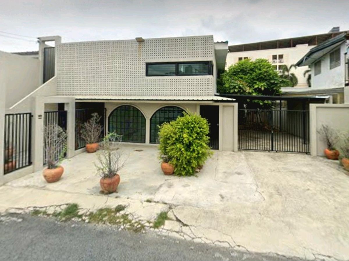 For SaleHome OfficeRatchadapisek, Huaikwang, Suttisan : For Sale: 2 Storay Single House - Home Office Soi Rung Rueng Suthisan (2 -storey detached house, home office