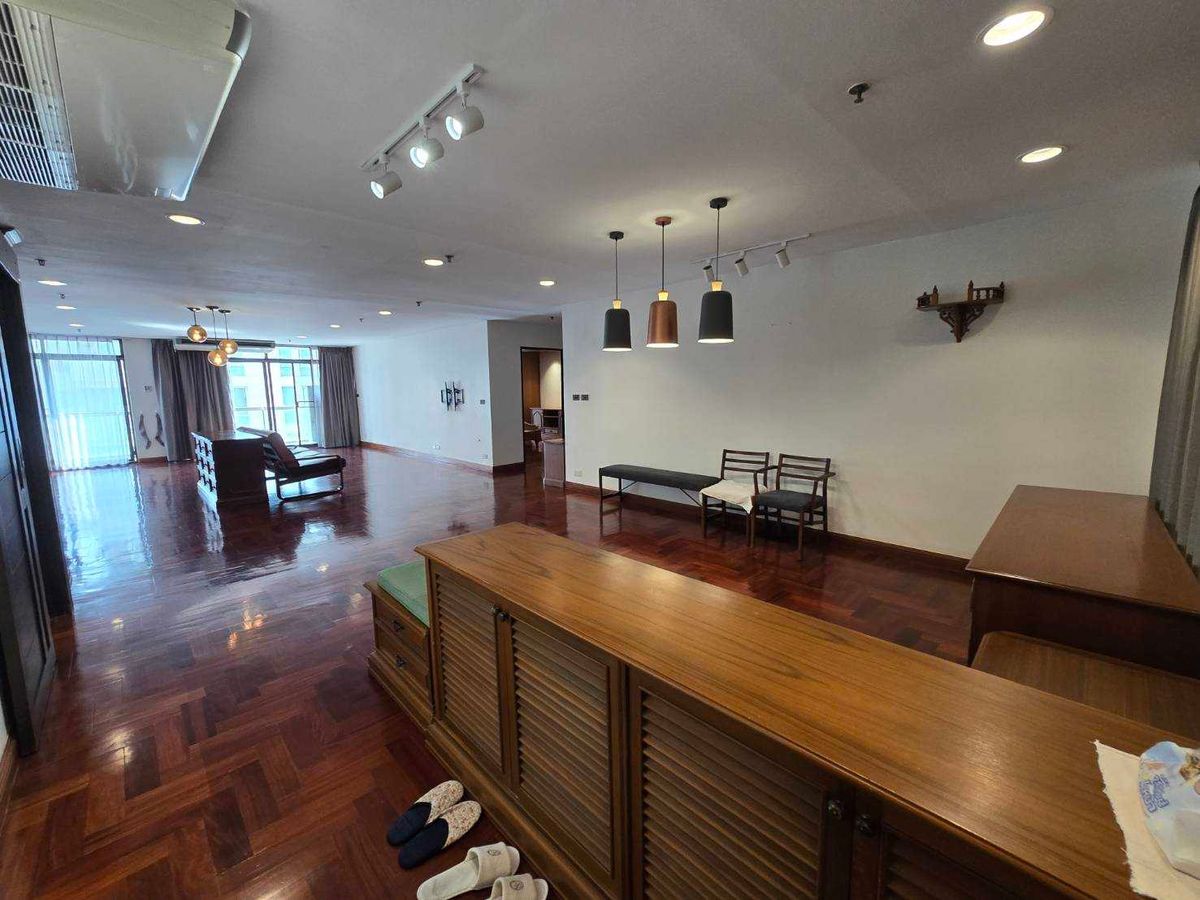 ขายคอนโดสุขุมวิท อโศก ทองหล่อ : LTH11716RE -Baan Phrom Phong FOR SALE Size 193 sqm. 3 beds 3 baths Near BTS Phrom Phong Station ONLY 12.9 MB