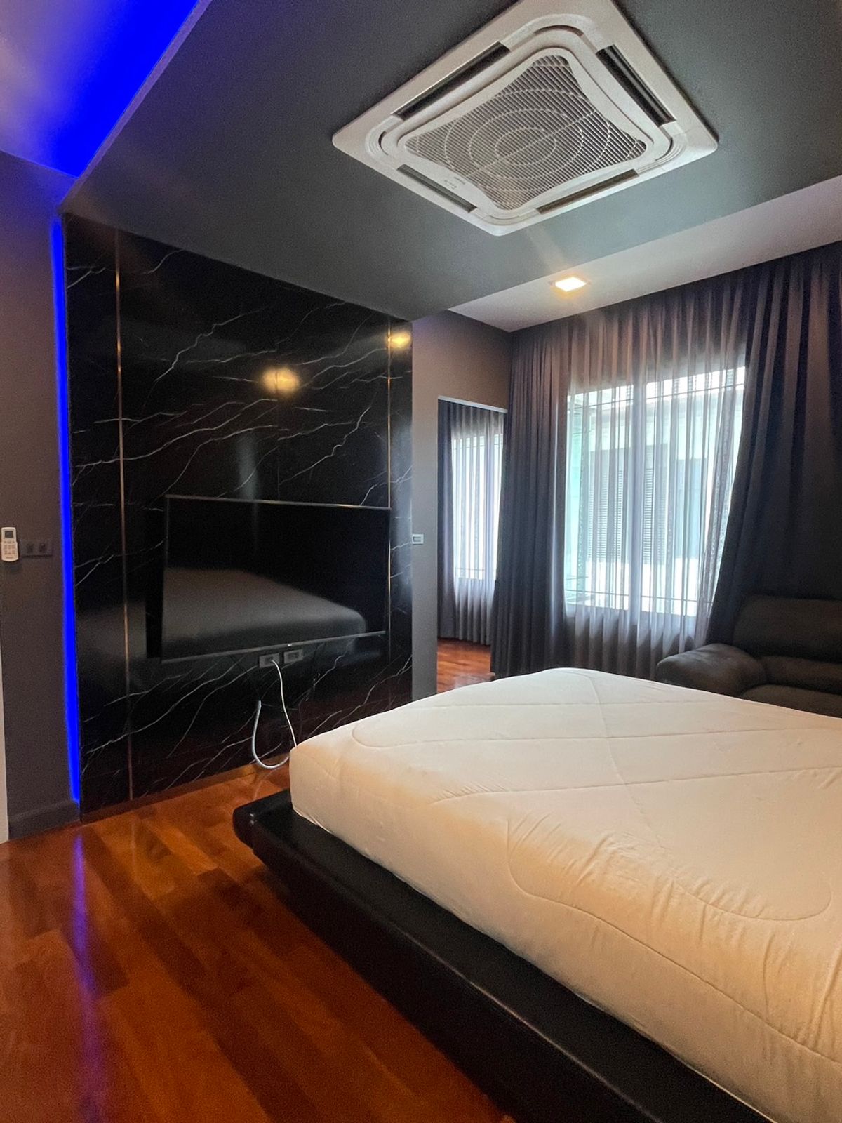 For RentHouseEakachai, Bang Bon : The Pavilla Bang Bon 3, a large luxury single house with free swimming pool, Fully Furnished, Ready to Move in