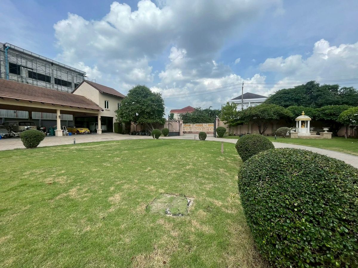 ขายบ้านเสรีไทย-นิด้า : 🌟 คฤหาสน์ขนาด 2 ไร่เศษ! 🌟 📌 บนทำเลทอง ถนนราษฎร์พัฒนา! ฟังก์ชันครบครันระดับ 5 ดาว!