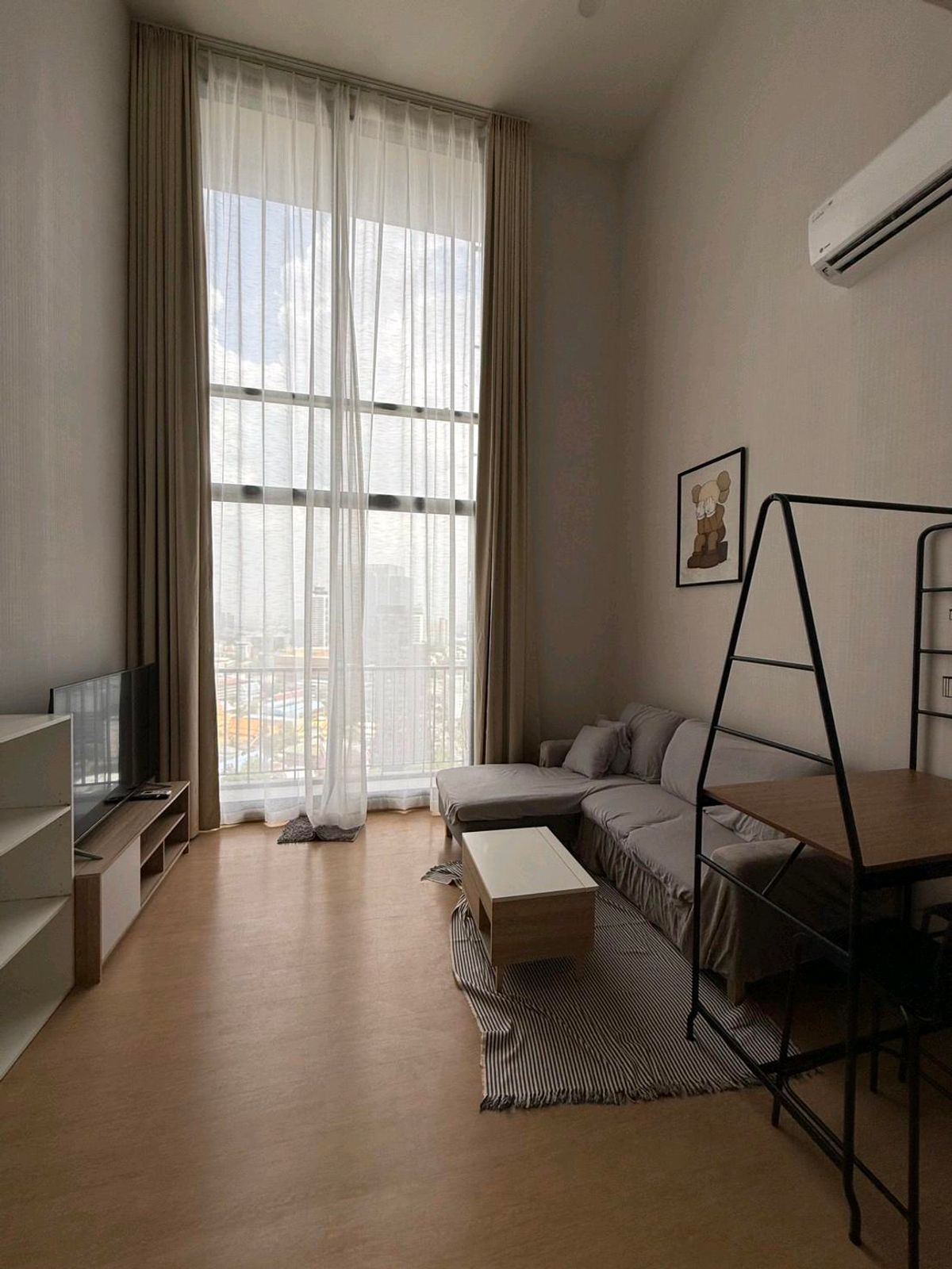ให้เช่าคอนโดสุขุมวิท อโศก ทองหล่อ : for rent 
Maru Ekkamai 
1 bedroom duplex 
42sqm
high floor 
rent fee 32,000 per month 
pet allow
Rainy 081-8895470 line /what app