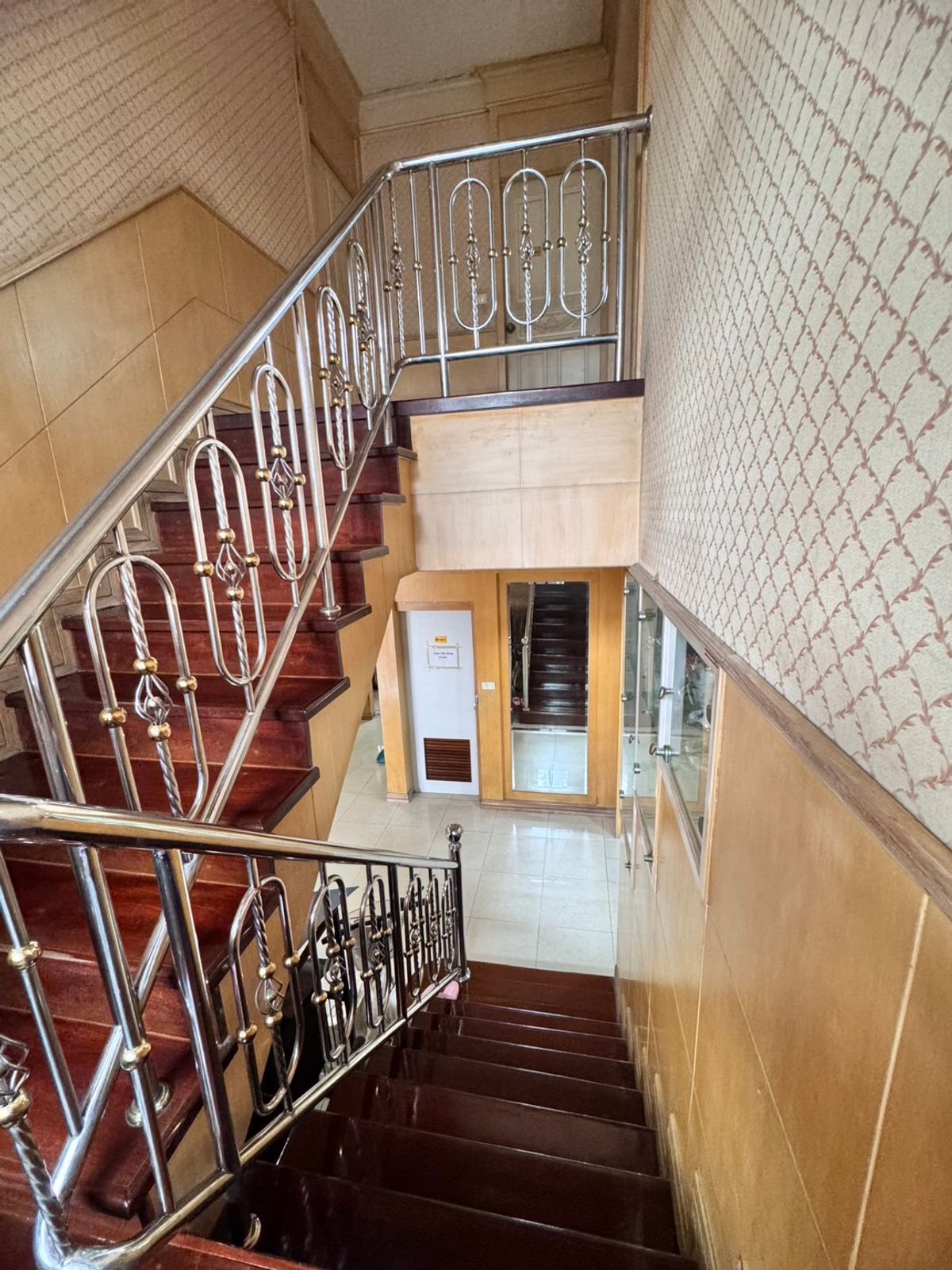 ขายบ้านโชคชัย4 ลาดพร้าว71 : ขายบ้านเดี่ยว 2 ชั้น ในหมู่บ้านรัชดา1 (ซอยลาดพร้าว 80 แยก 24) ใกล้เซ็นทรัลอีสต์วิลล์ (N.1770)