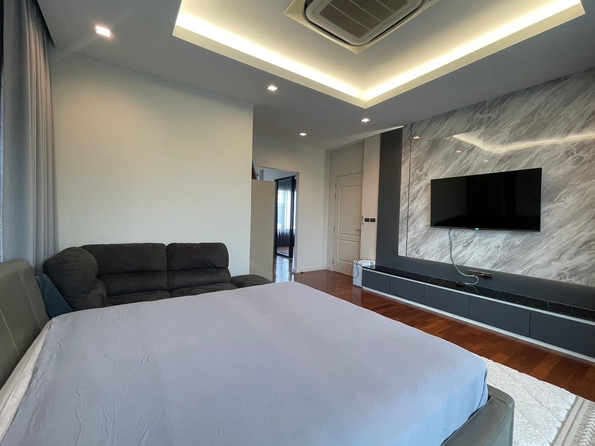 For RentHouseEakachai, Bang Bon : The Pavilla Bang Bon 3, a large luxury single house with free swimming pool, Fully Furnished, Ready to Move in