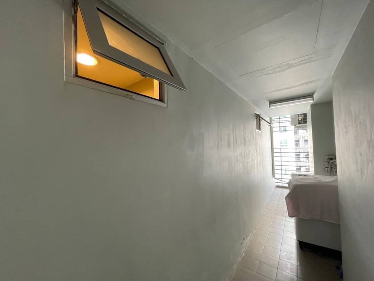 For RentCondoRama9, Petchburi, RCA : For Rent 3 Bedroom 2 Bathroom 105 SQ.M Fully Furniture Ready to Move in