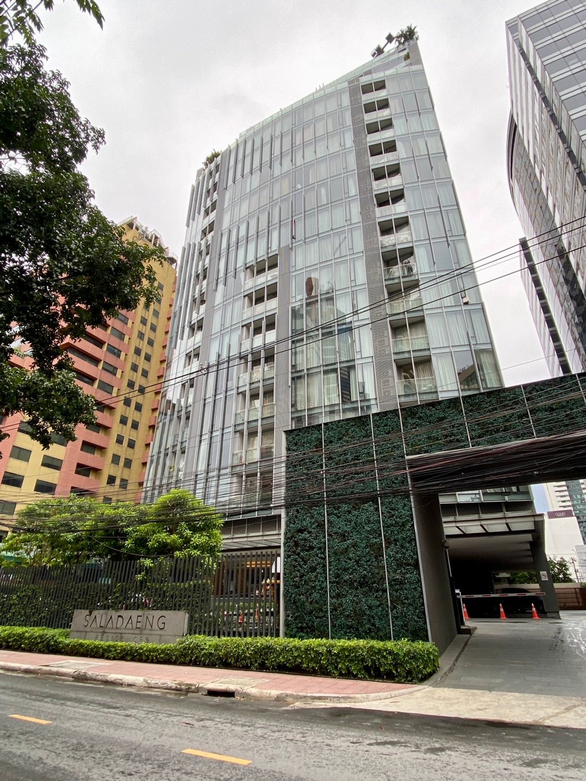 For SaleCondoSilom, Saladaeng, Bangrak : URGENT SALE! Rare Unit at Saladaeng Residences, Attractive Price: THB 20.45 Million, (Only THB 220,000/SQ.M. - Great Value!), Spacious 92 SQ.M., 2 Bedrooms, 2 Bathrooms.