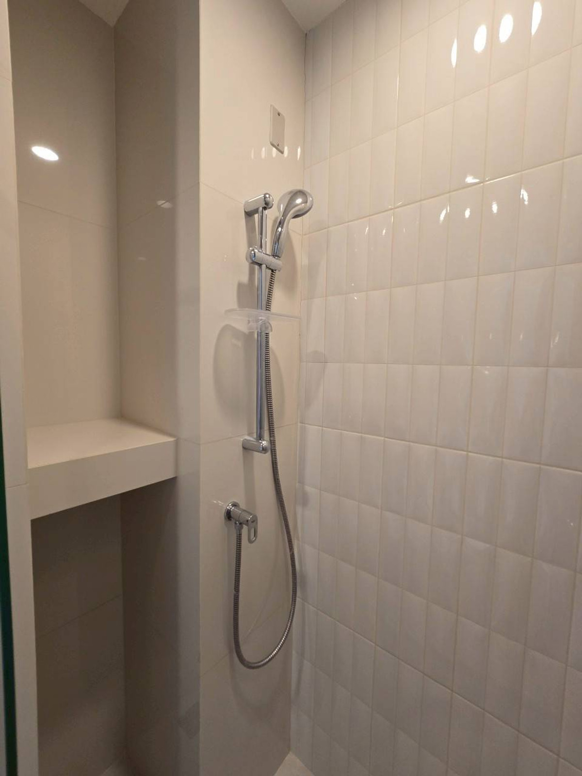 ให้เช่าคอนโดพระราม 9 เพชรบุรีตัดใหม่ RCA : ติด BTS พอร์ตลิงค์ไลน์ สถานีมักกะสัน เพียง 20 ม. และ MRT เพชรบุรี ประมาณ 130 ม. เดินทางสะดวกมากๆ