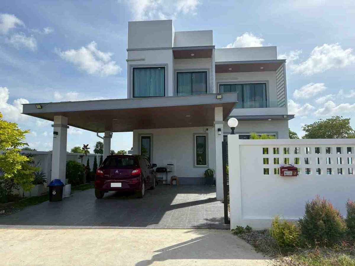 For RentChiang Mai : - Two-storey pool villa for rent with 4 bedrooms,4 toilets and 1 kitchen. 
