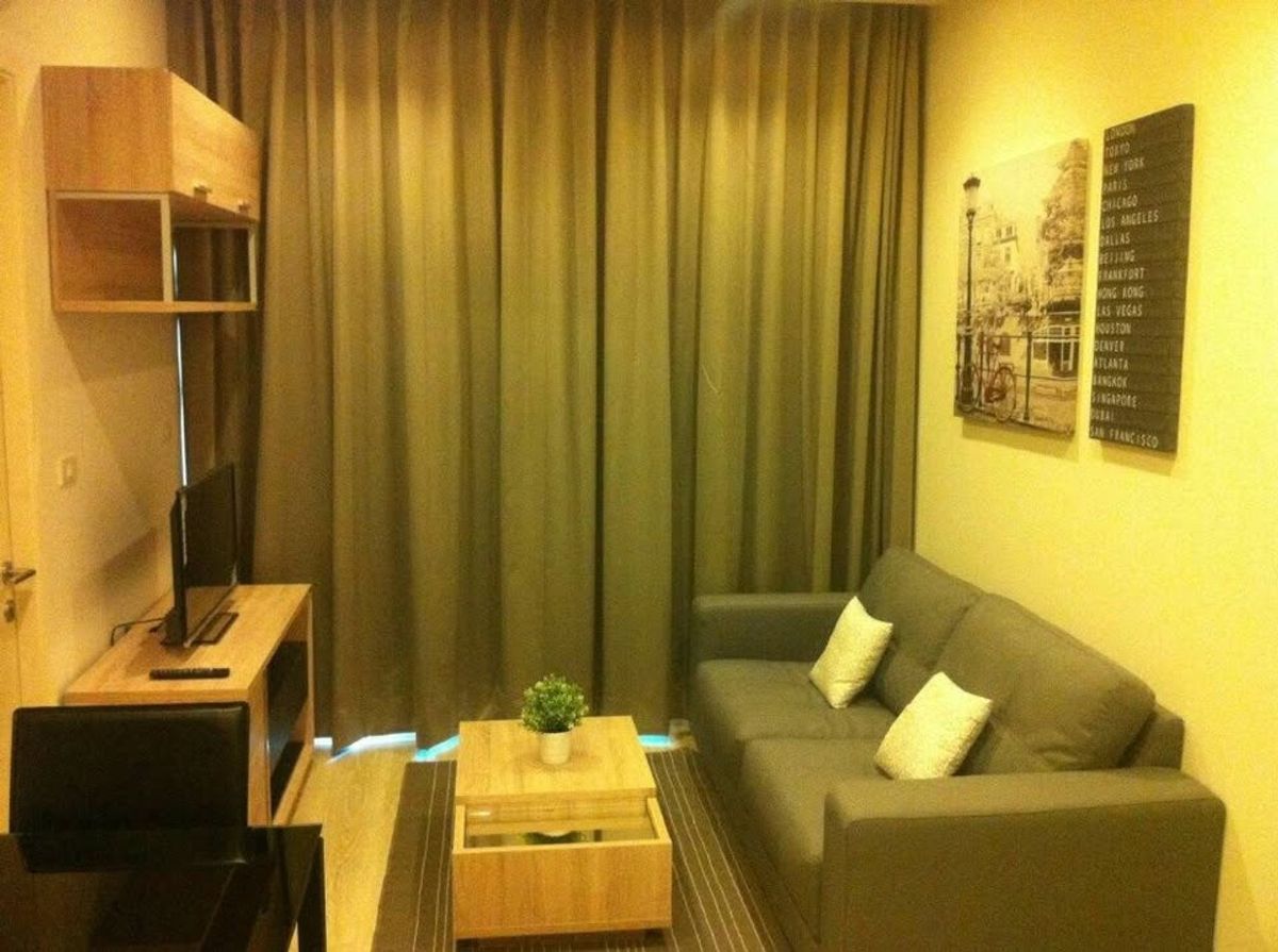 For RentCondoRatchadapisek, Huaikwang, Suttisan : Rent RR175 Quinn Condo. Beautiful room, ready to be near the Sutthisan MRT.