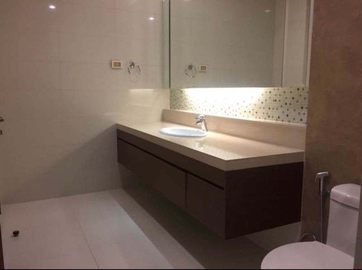 ขายคอนโดสุขุมวิท อโศก ทองหล่อ : ✨ ขายพร้อมผู้เช่า ถึง สิงหาคม 2569
คอนโดหรูดูเพล็กซ์ Bright Sukhumvit 24 – 3 ห้องนอน พร้อมวิวเมืองสวยงาม เฟอร์นิเจอร์ครบครัน ใจกลางสุขุมวิท ใกล้ BTS พร้อมพงษ์ เหมาะสำหรับครอบครัว