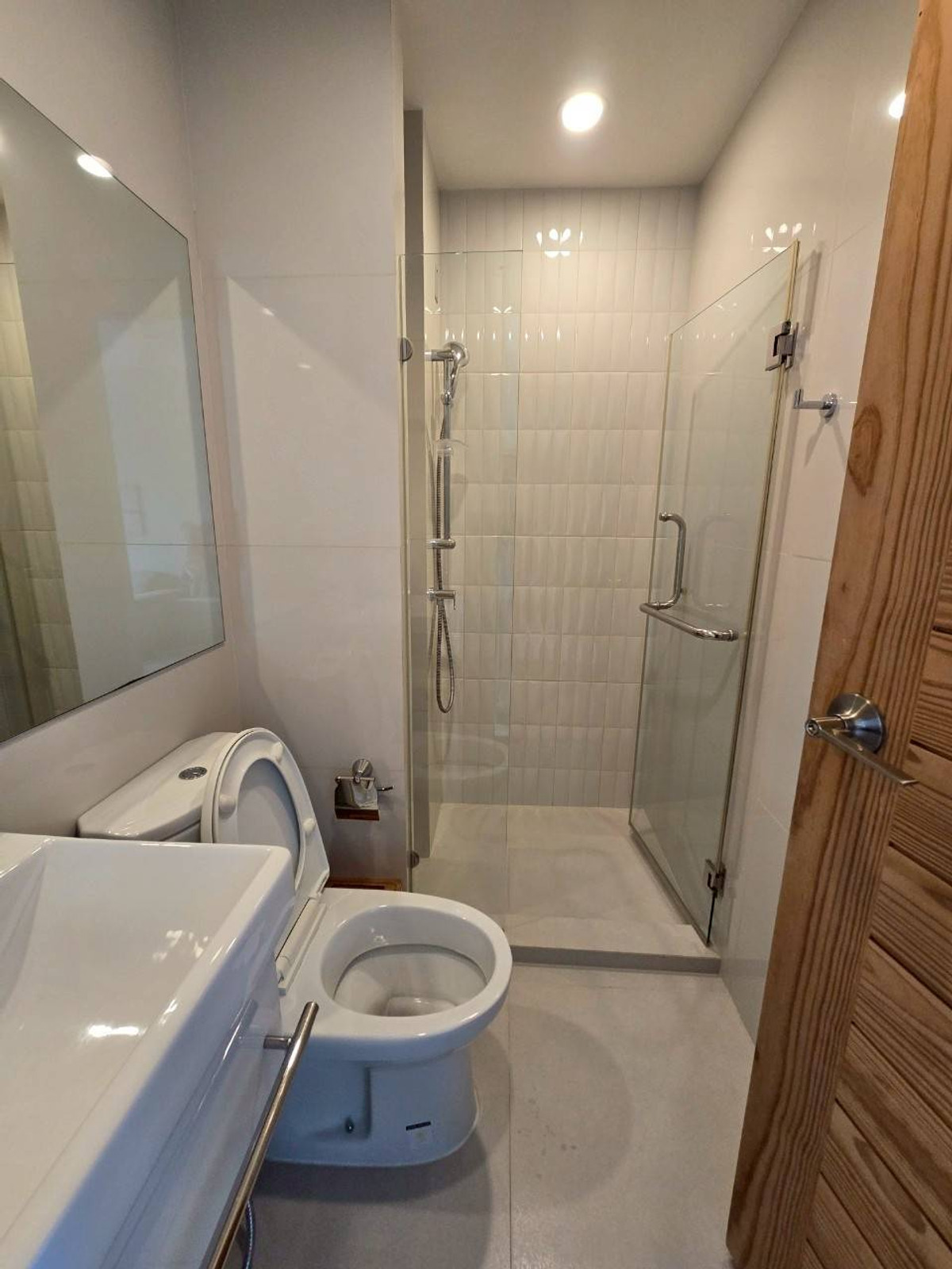 ให้เช่าคอนโดพระราม 9 เพชรบุรีตัดใหม่ RCA : ติด BTS พอร์ตลิงค์ไลน์ สถานีมักกะสัน เพียง 20 ม. และ MRT เพชรบุรี ประมาณ 130 ม. เดินทางสะดวกมากๆ