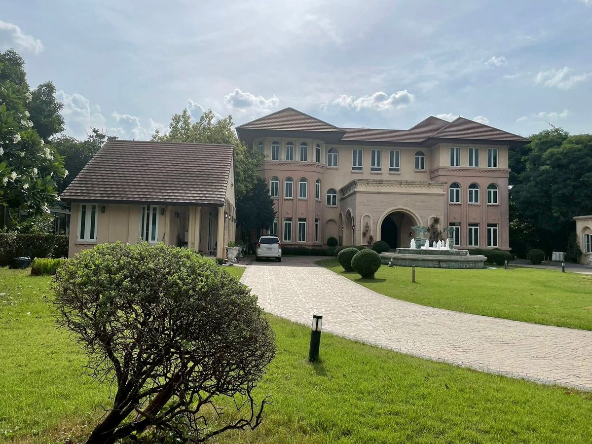 ขายบ้านเสรีไทย-นิด้า : 🌟 คฤหาสน์ขนาด 2 ไร่เศษ! 🌟 📌 บนทำเลทอง ถนนราษฎร์พัฒนา! ฟังก์ชันครบครันระดับ 5 ดาว!