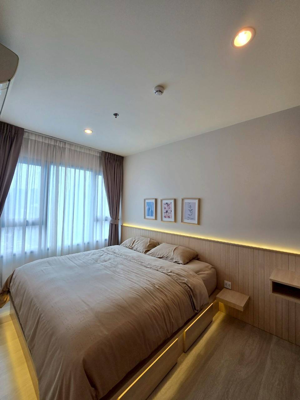 ให้เช่าคอนโดพระราม 9 เพชรบุรีตัดใหม่ RCA : ติด BTS พอร์ตลิงค์ไลน์ สถานีมักกะสัน เพียง 20 ม. และ MRT เพชรบุรี ประมาณ 130 ม. เดินทางสะดวกมากๆ