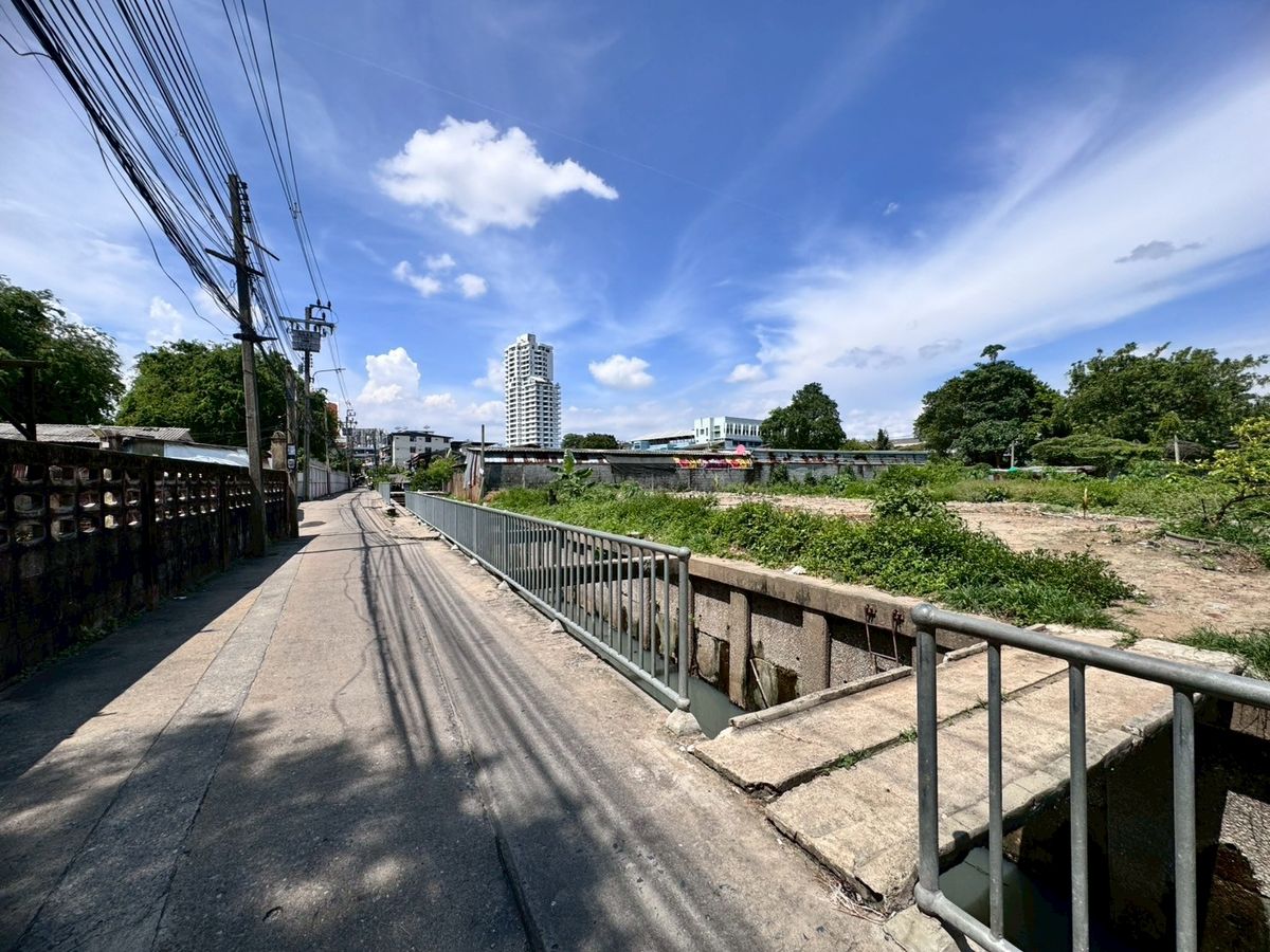 ขายที่ดินพระราม 3 สาธุประดิษฐ์ : ประกาศขายที่ดินสวย! วัดไผ่เงินโชตนาราม 2 ไร่!** (N.1769)