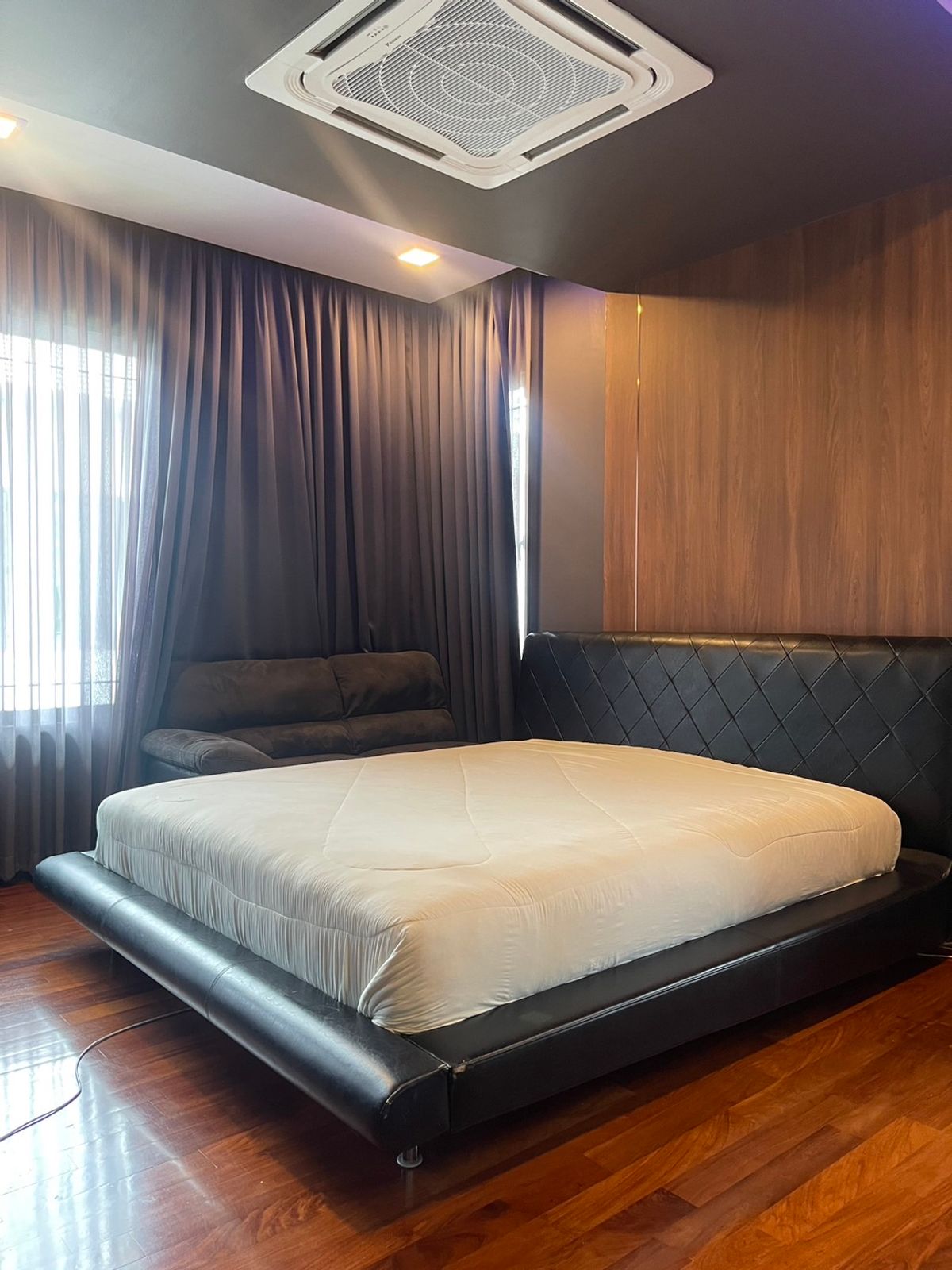 For RentHouseEakachai, Bang Bon : The Pavilla Bang Bon 3, a large luxury single house with free swimming pool, Fully Furnished, Ready to Move in