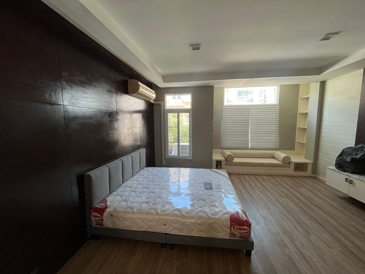 For SaleTownhomeLadprao101, Happy Land, The Mall Bang Kapi : 🏡 House for sale, 3 -story townhome ready to stay | Saran Pruk Village, Lat Phrao 130 - Ramkhamhaeng 81 ✨ Special price only 4,590,000 baht (this market price, this size of this size is not available!)