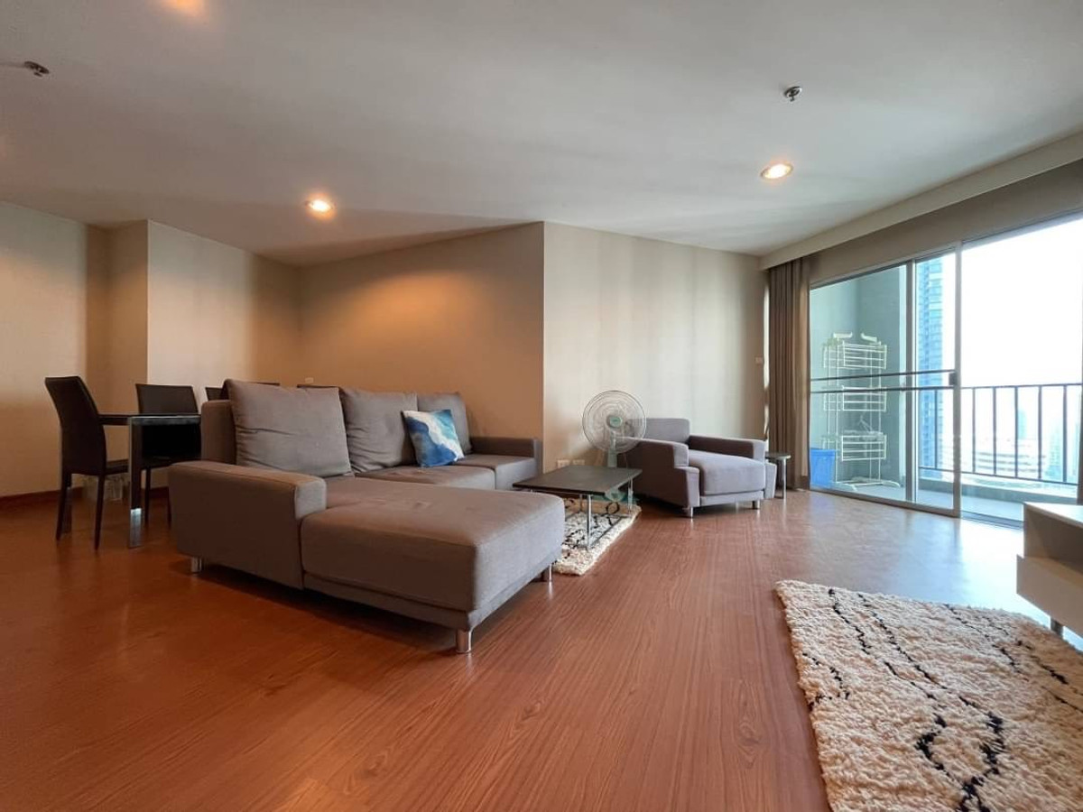 For RentCondoRama9, Petchburi, RCA : For Rent 3 Bedroom 2 Bathroom 105 SQ.M Fully Furniture Ready to Move in