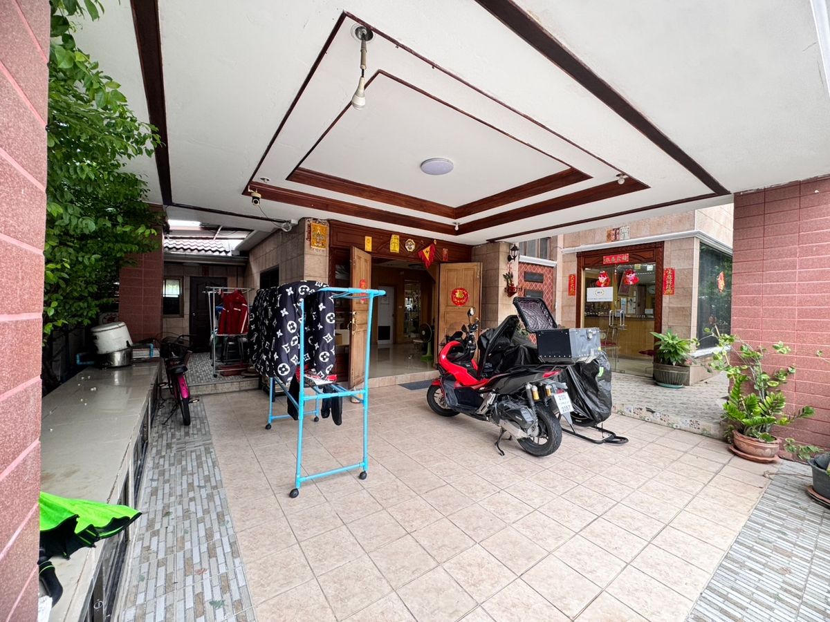 ขายบ้านโชคชัย4 ลาดพร้าว71 : ขายบ้านเดี่ยว 2 ชั้น ในหมู่บ้านรัชดา1 (ซอยลาดพร้าว 80 แยก 24) ใกล้เซ็นทรัลอีสต์วิลล์ (N.1770)