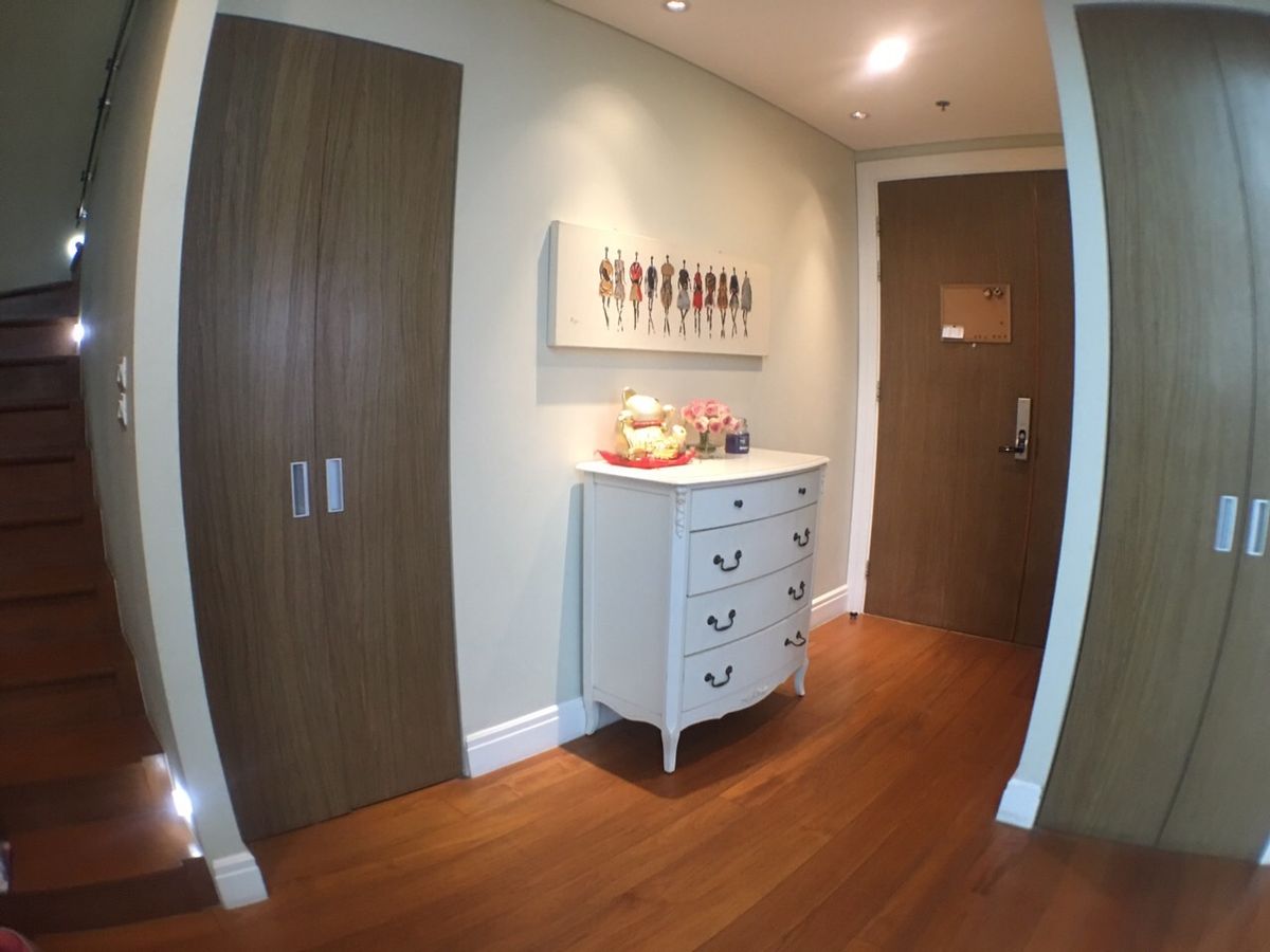 ขายคอนโดสุขุมวิท อโศก ทองหล่อ : ✨ ขายพร้อมผู้เช่า ถึง สิงหาคม 2569
คอนโดหรูดูเพล็กซ์ Bright Sukhumvit 24 – 3 ห้องนอน พร้อมวิวเมืองสวยงาม เฟอร์นิเจอร์ครบครัน ใจกลางสุขุมวิท ใกล้ BTS พร้อมพงษ์ เหมาะสำหรับครอบครัว