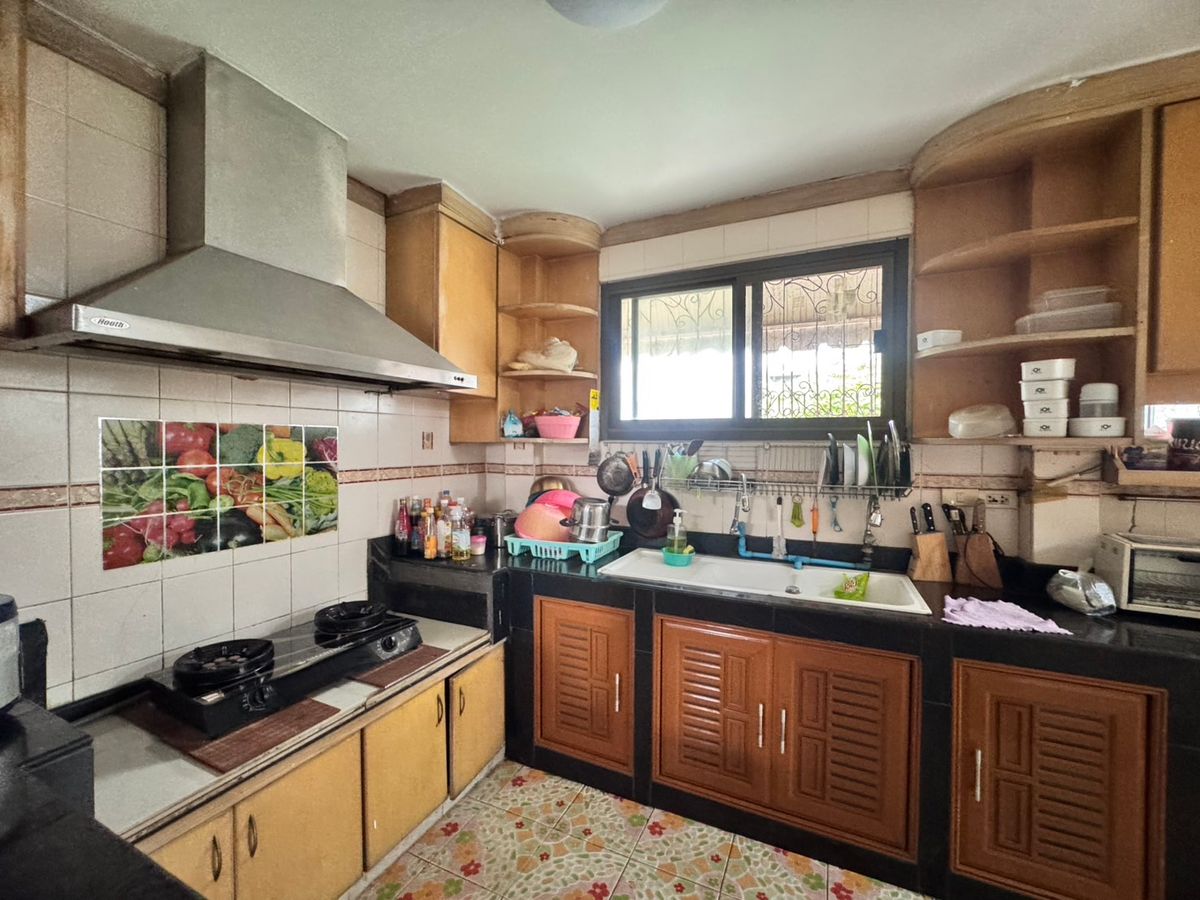 ขายบ้านโชคชัย4 ลาดพร้าว71 : ขายบ้านเดี่ยว 2 ชั้น ในหมู่บ้านรัชดา1 (ซอยลาดพร้าว 80 แยก 24) ใกล้เซ็นทรัลอีสต์วิลล์ (N.1770)