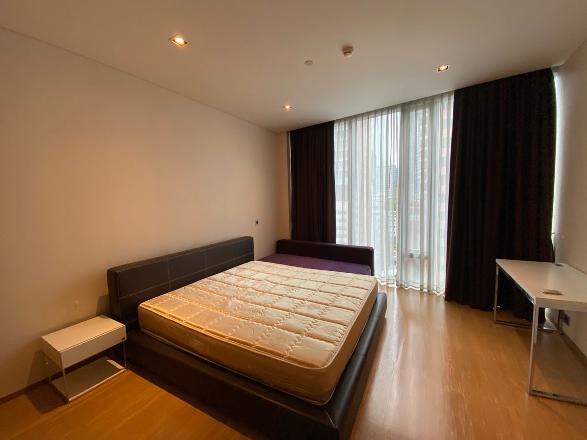 For SaleCondoSilom, Saladaeng, Bangrak : URGENT SALE! Rare Unit at Saladaeng Residences, Attractive Price: THB 20.45 Million, (Only THB 220,000/SQ.M. - Great Value!), Spacious 92 SQ.M., 2 Bedrooms, 2 Bathrooms.