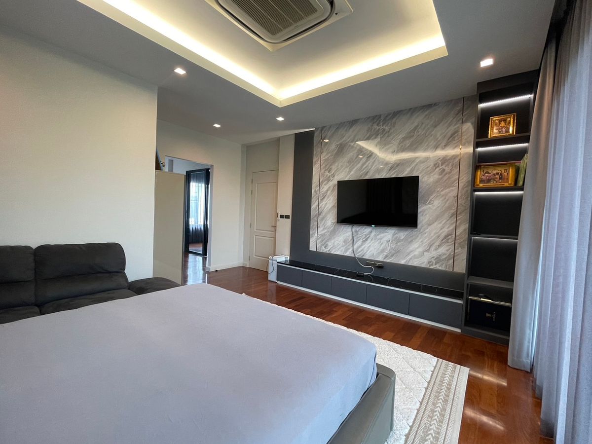 For RentHouseEakachai, Bang Bon : The Pavilla Bang Bon 3, a large luxury single house with free swimming pool, Fully Furnished, Ready to Move in