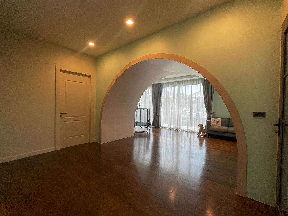 For RentHouseEakachai, Bang Bon : The Pavilla Bang Bon 3, a large luxury single house with free swimming pool, Fully Furnished, Ready to Move in