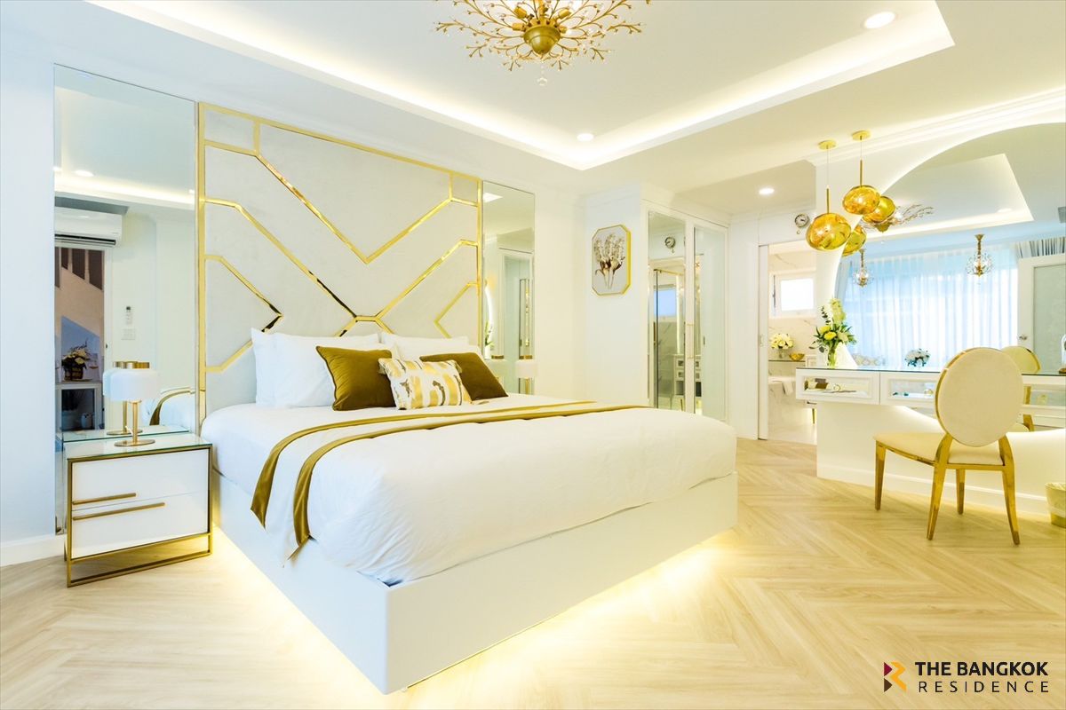 ให้เช่าทาวน์โฮมลาดพร้าว เซ็นทรัลลาดพร้าว :  ทาวน์โฮม 4 ชั้นสุดตระการตา พร้อมดีไซน์หรูหราทันสมัยและสิ่งอำนวยความสะดวกชั้นยอด! 