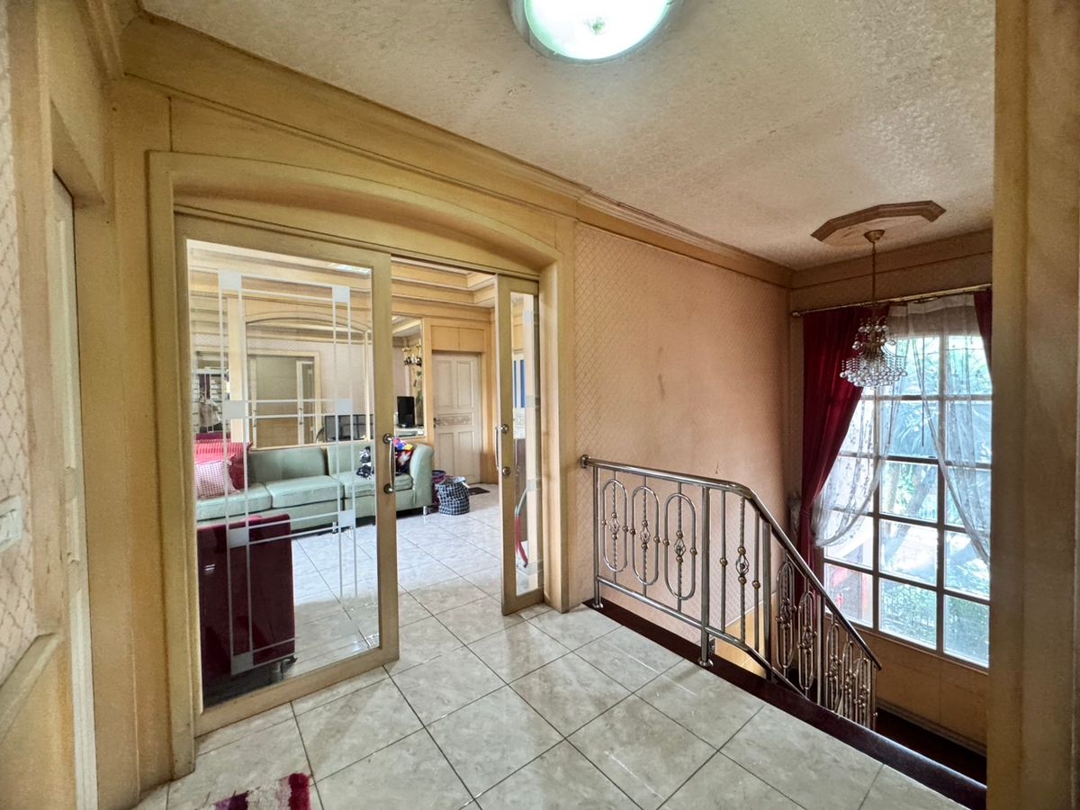 ขายบ้านโชคชัย4 ลาดพร้าว71 : ขายบ้านเดี่ยว 2 ชั้น ในหมู่บ้านรัชดา1 (ซอยลาดพร้าว 80 แยก 24) ใกล้เซ็นทรัลอีสต์วิลล์ (N.1770)