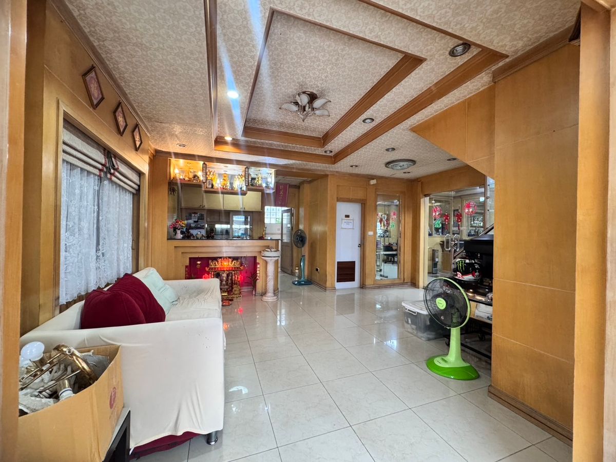 ขายบ้านโชคชัย4 ลาดพร้าว71 : ขายบ้านเดี่ยว 2 ชั้น ในหมู่บ้านรัชดา1 (ซอยลาดพร้าว 80 แยก 24) ใกล้เซ็นทรัลอีสต์วิลล์ (N.1770)