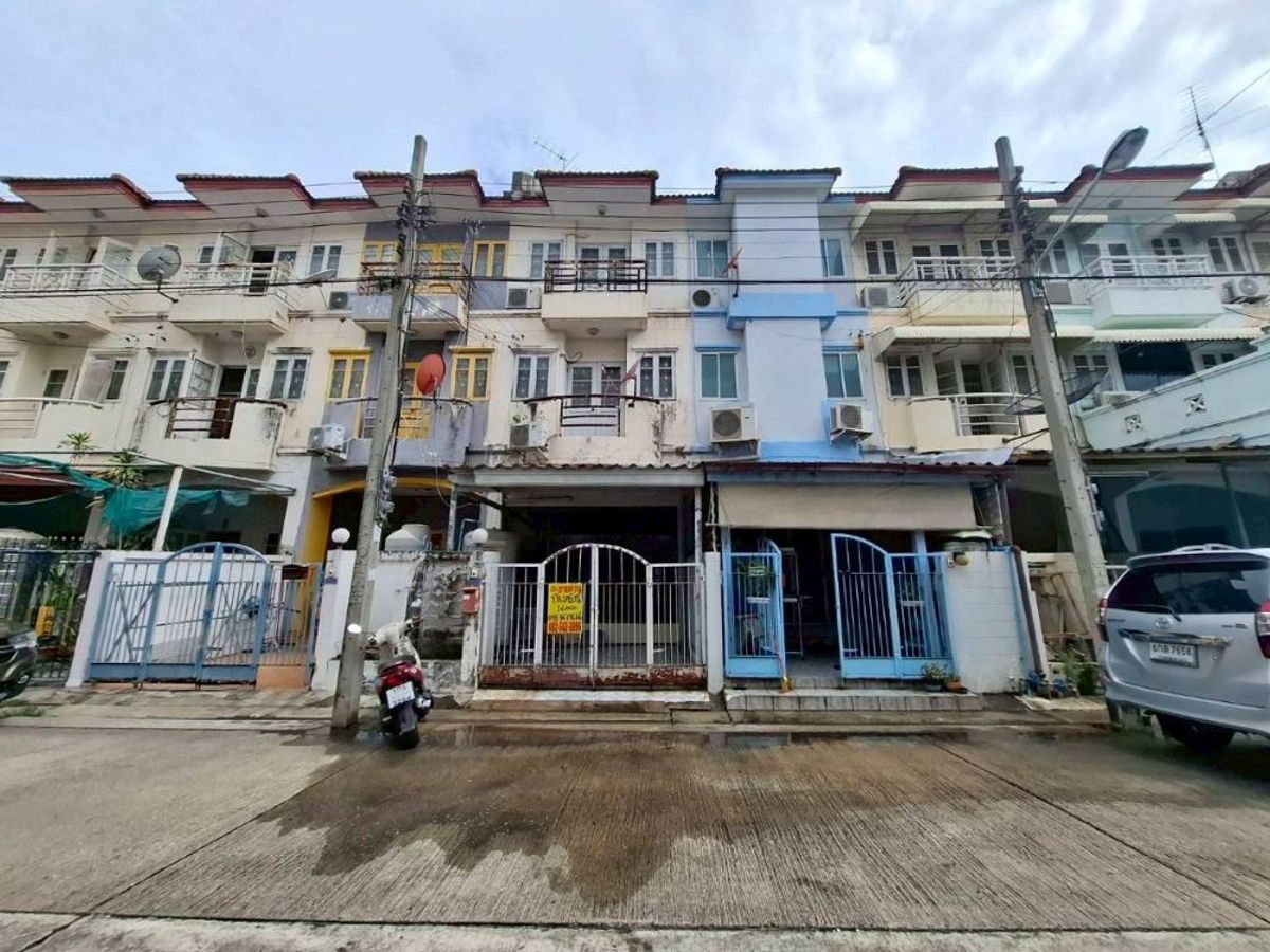 ขายทาวน์โฮมเกษตรศาสตร์ รัชโยธิน : ขายทาวน์เฮาส์ 3 ชั้น หมู่บ้านเอกนคร ซ.ร่วมมิตรพัฒนา แยก3 พร้อมเข้าอยู่ เดินทางสะดวก ใกล้จุดขึ้นทางด่วนรามอินทรา 