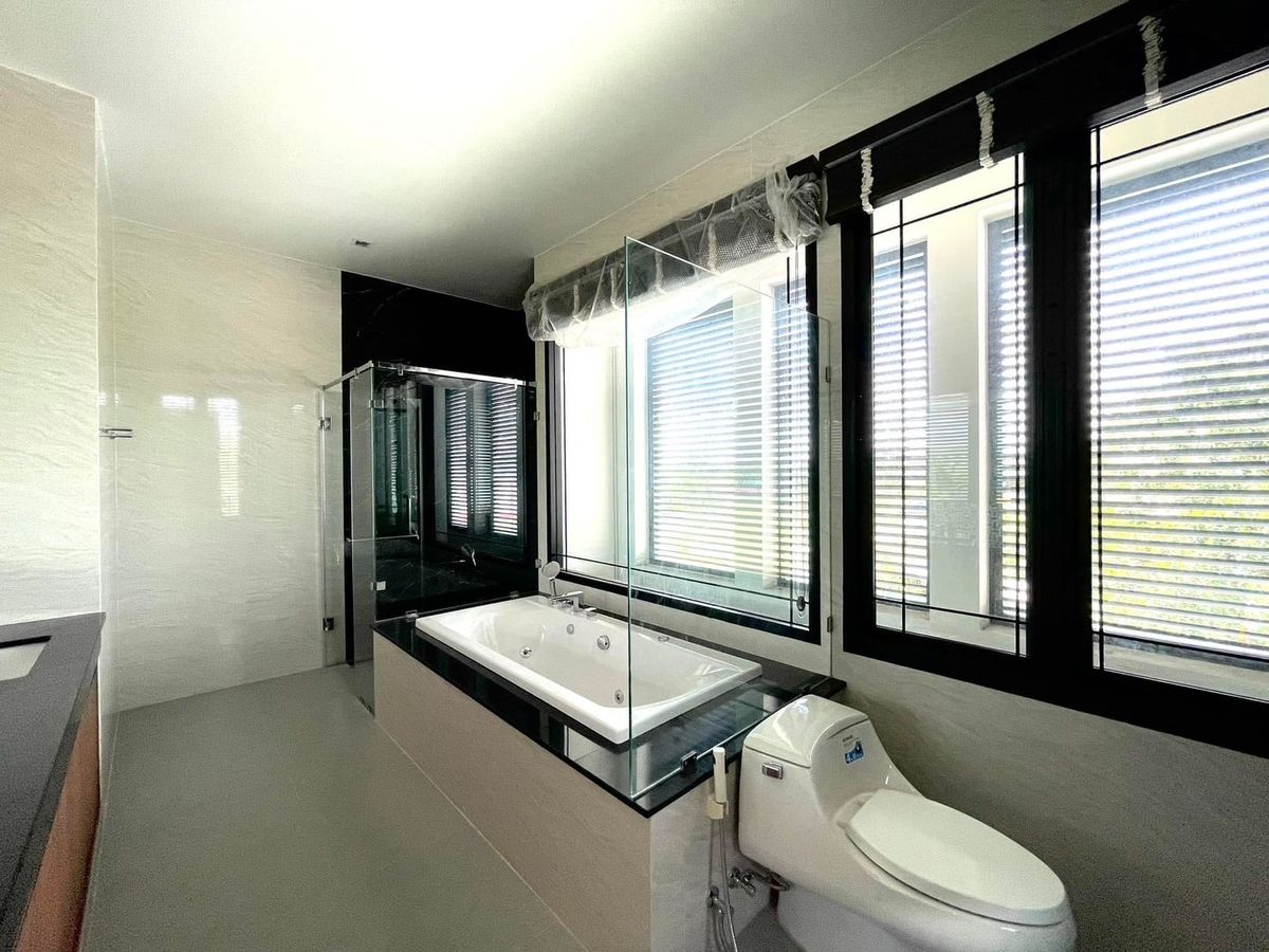 For RentHouseEakachai, Bang Bon : The Pavilla Bang Bon 3, a large luxury single house with free swimming pool, Fully Furnished, Ready to Move in