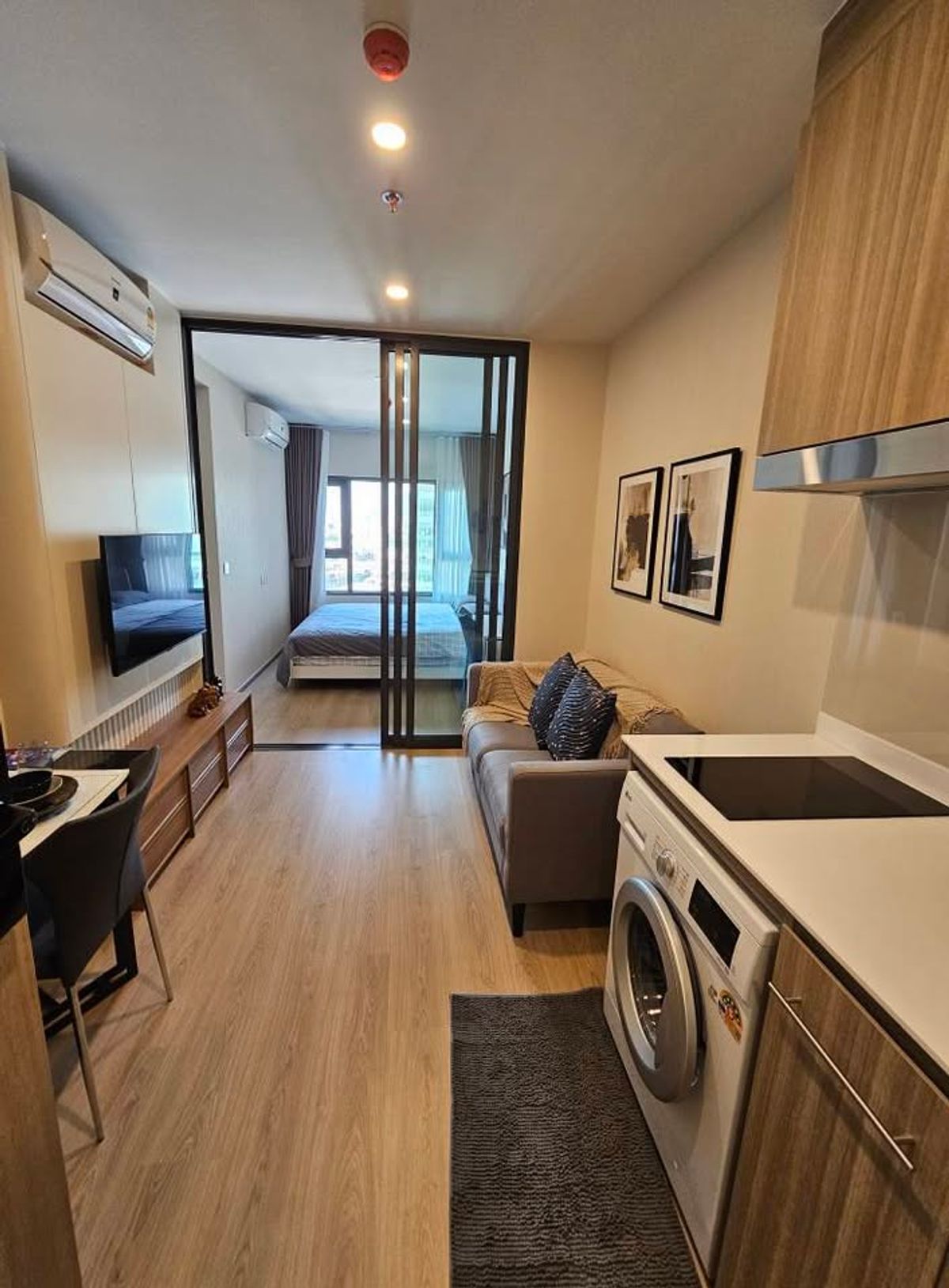For RentCondoKhlongtoei, Kluaynamthai : Rent RR173 Life Rama4 Asoke. Beautiful room, ready to be near the MRT & quot; Queen Sirikit & quot;