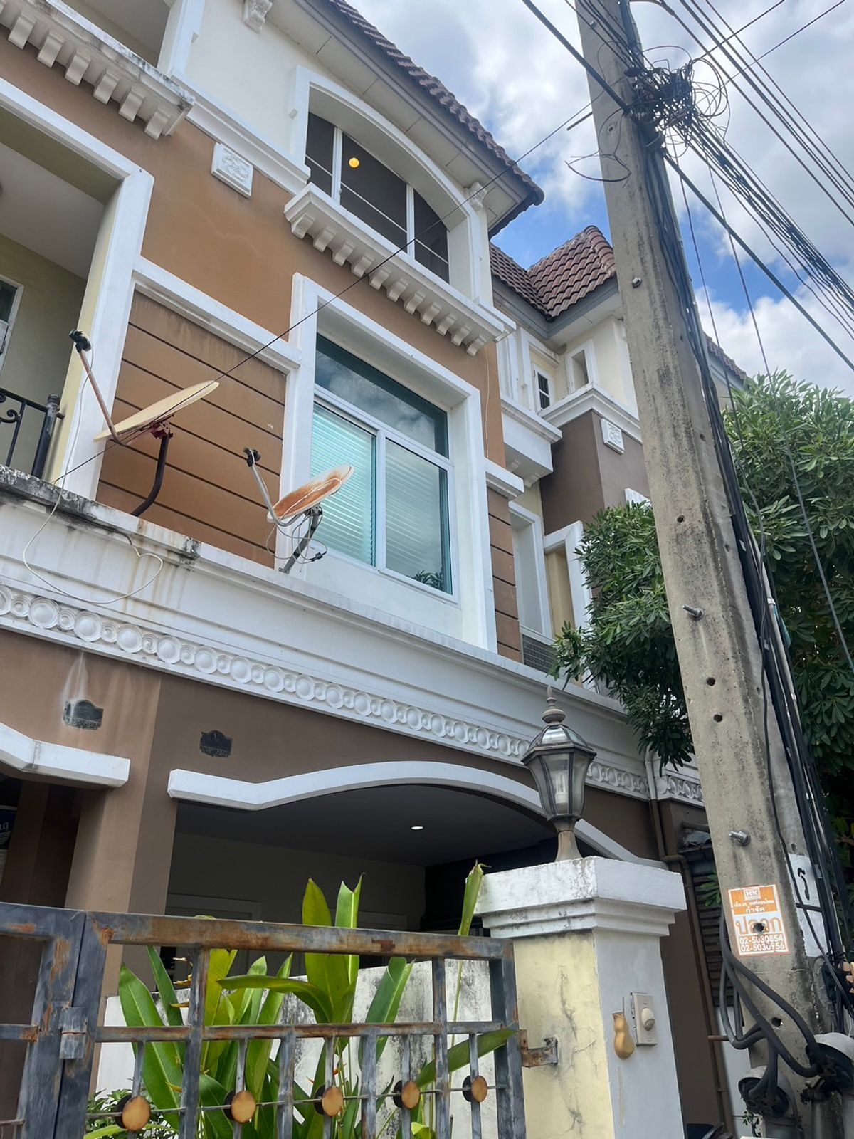 For SaleTownhomeLadprao101, Happy Land, The Mall Bang Kapi : 🏡 House for sale, 3 -story townhome ready to stay | Saran Pruk Village, Lat Phrao 130 - Ramkhamhaeng 81 ✨ Special price only 4,590,000 baht (this market price, this size of this size is not available!)