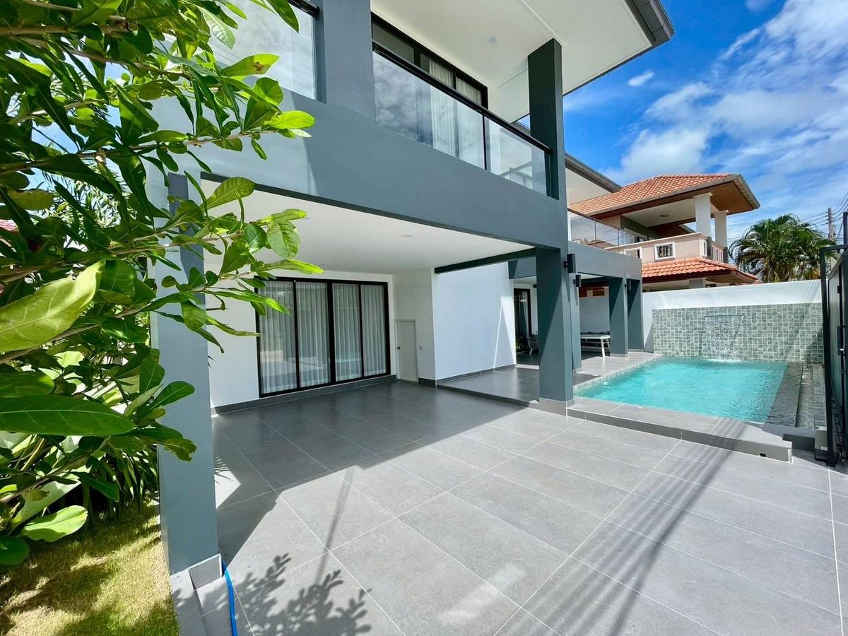 For SalePattaya, Bangsaen, Chonburi : For sale, a seaside pool villa, 700 meters from Jomtien Beach, fully furnished and equipped with electrical appliances