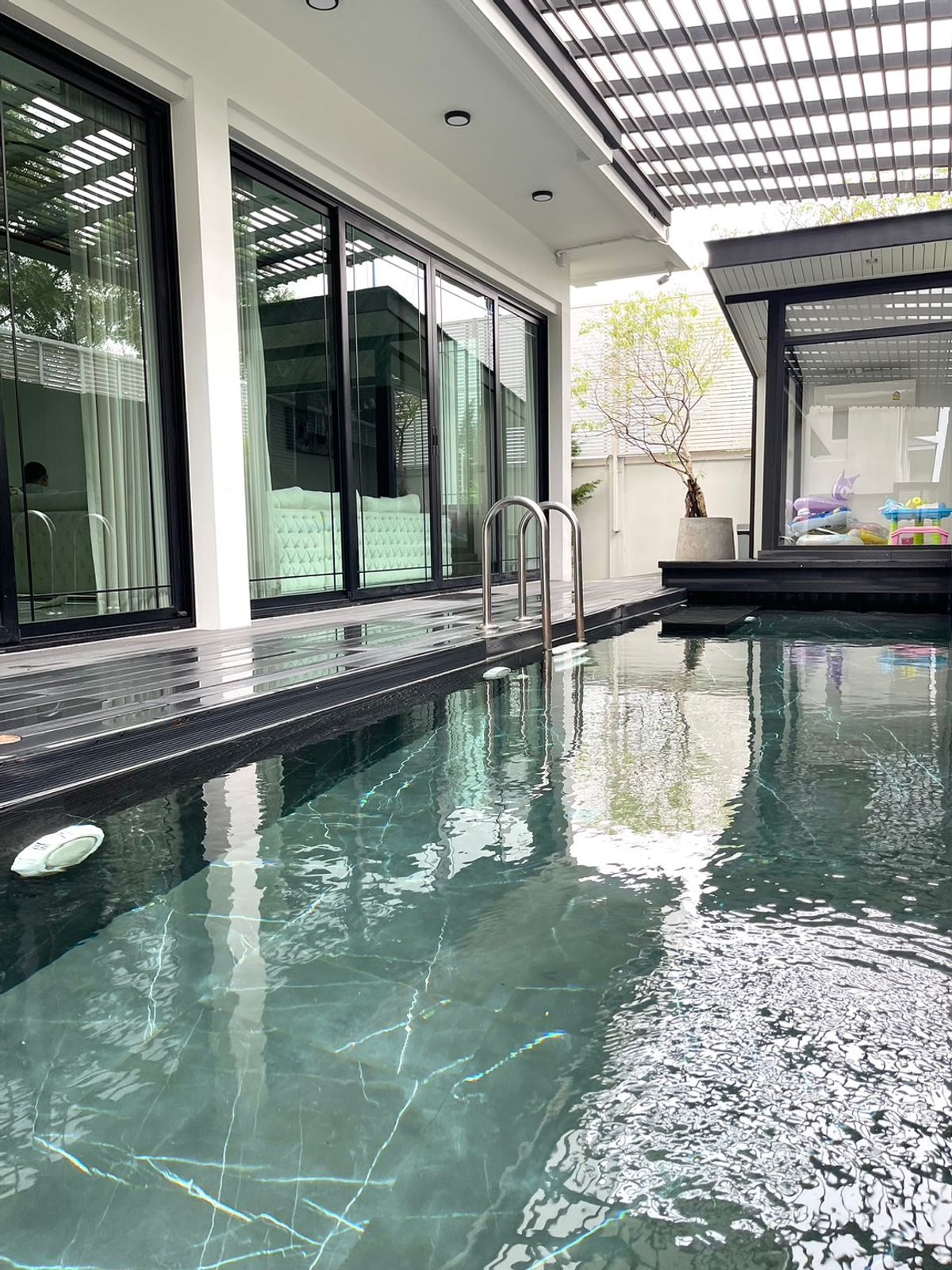 For RentHouseEakachai, Bang Bon : The Pavilla Bang Bon 3, a large luxury single house with free swimming pool, Fully Furnished, Ready to Move in