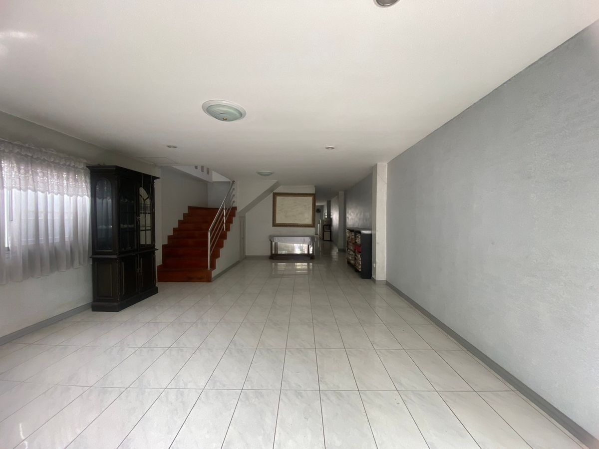 ขายทาวน์โฮมเกษตรศาสตร์ รัชโยธิน :  🏠 ขายทาวน์โฮม 3 ชั้น ทำเลทอง ตรงข้าม ม.เกษตรศาสตร์ ✨ เข้า-ออกได้ 2 ทาง: วิภาวดี 44 และ งามวงศ์วาน 48 เดินทางสะดวก ใจกลางย่านการศึกษา-ธุรกิจ