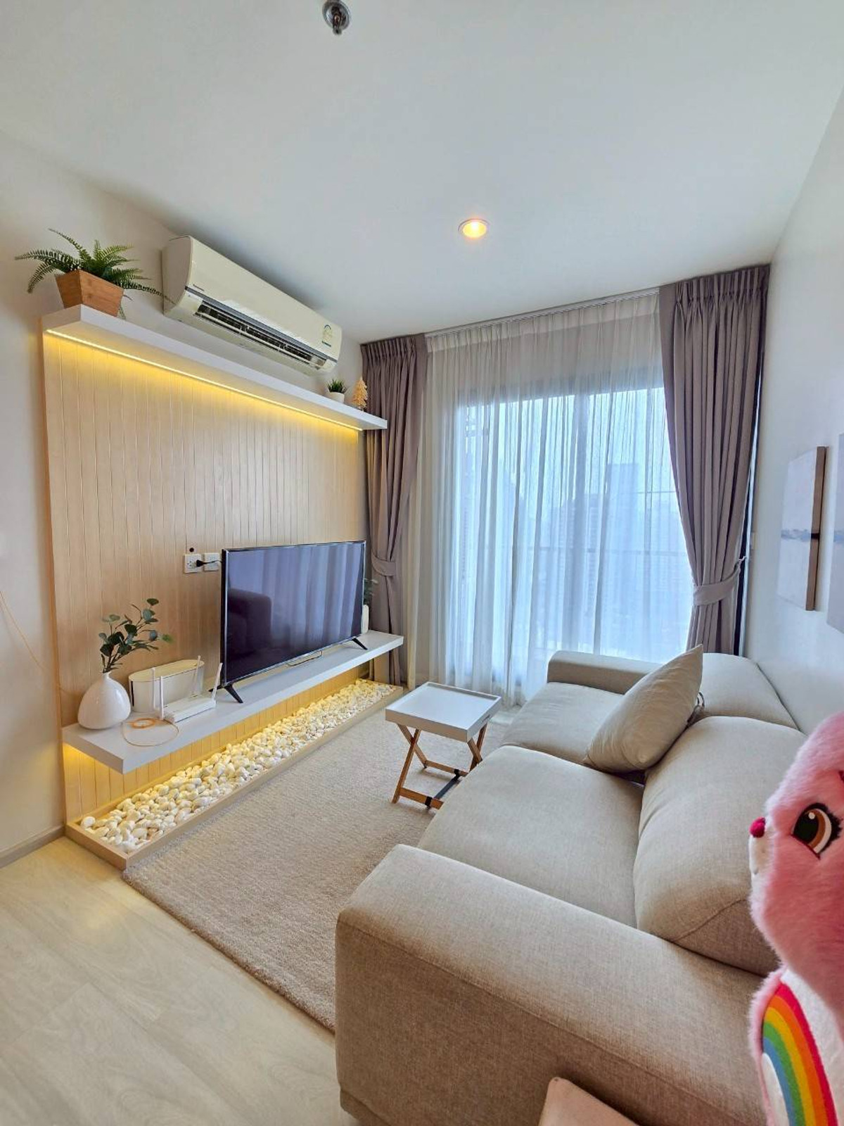 ให้เช่าคอนโดพระราม 9 เพชรบุรีตัดใหม่ RCA : ติด BTS พอร์ตลิงค์ไลน์ สถานีมักกะสัน เพียง 20 ม. และ MRT เพชรบุรี ประมาณ 130 ม. เดินทางสะดวกมากๆ