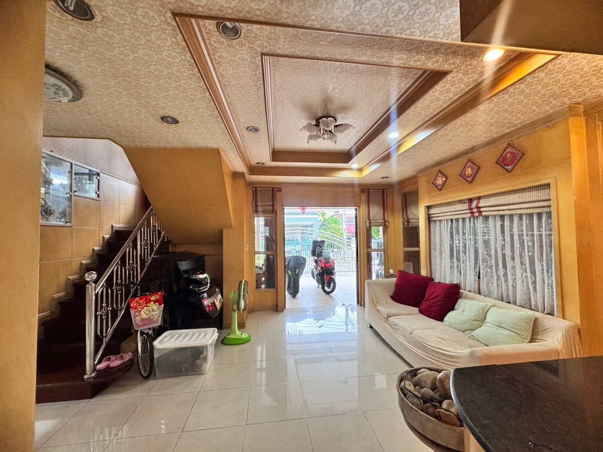 ขายบ้านโชคชัย4 ลาดพร้าว71 : ขายบ้านเดี่ยว 2 ชั้น ในหมู่บ้านรัชดา1 (ซอยลาดพร้าว 80 แยก 24) ใกล้เซ็นทรัลอีสต์วิลล์ (N.1770)