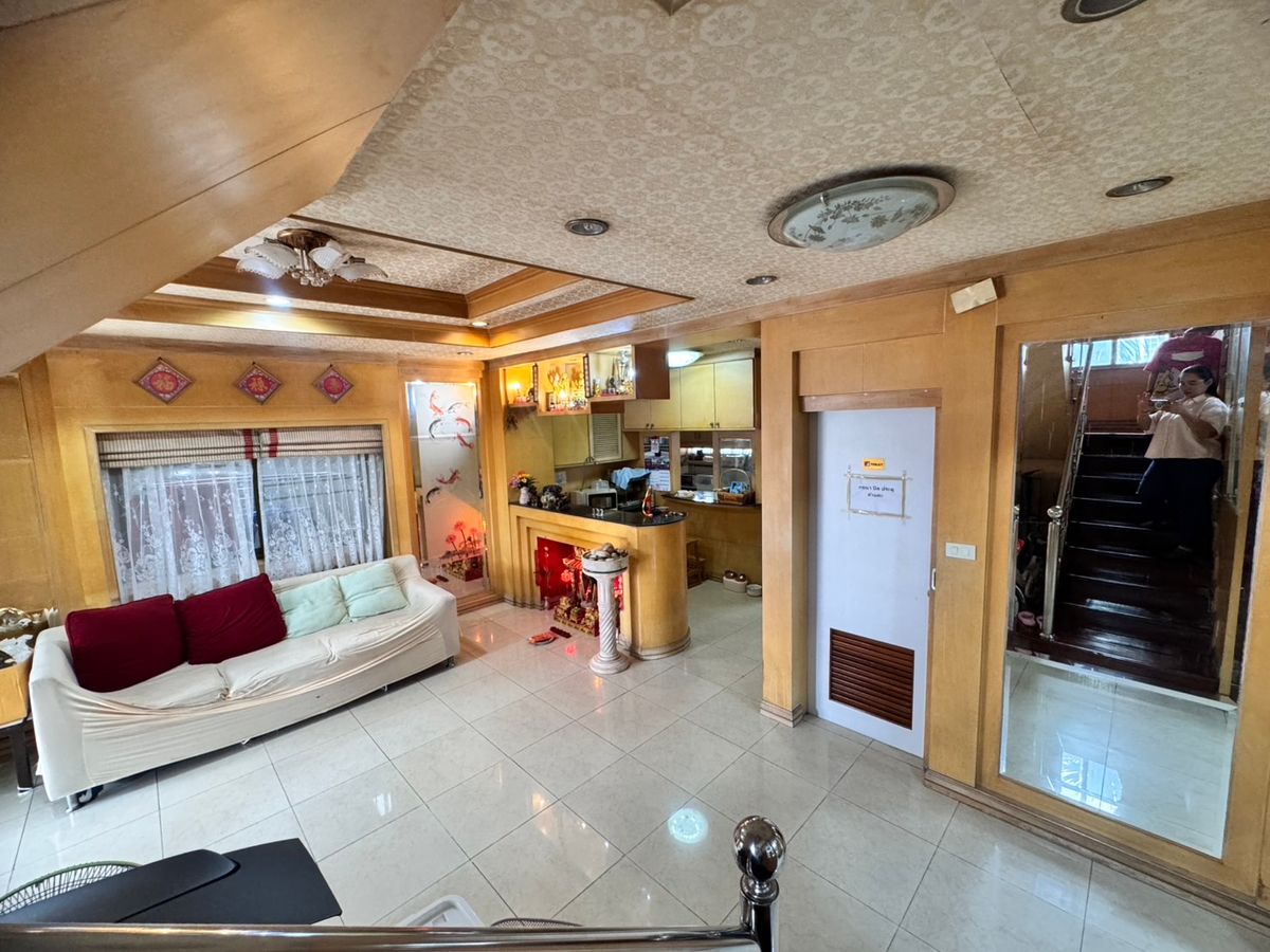 ขายบ้านโชคชัย4 ลาดพร้าว71 : ขายบ้านเดี่ยว 2 ชั้น ในหมู่บ้านรัชดา1 (ซอยลาดพร้าว 80 แยก 24) ใกล้เซ็นทรัลอีสต์วิลล์ (N.1770)