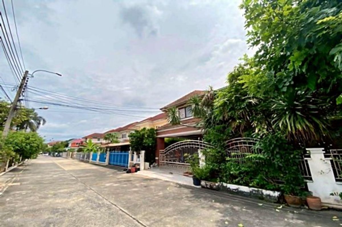ขายบ้านโชคชัย4 ลาดพร้าว71 : ขายบ้านเดี่ยว 2 ชั้น ในหมู่บ้านรัชดา1 (ซอยลาดพร้าว 80 แยก 24) ใกล้เซ็นทรัลอีสต์วิลล์ (N.1770)
