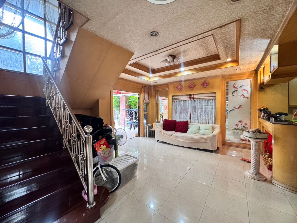 ขายบ้านโชคชัย4 ลาดพร้าว71 : ขายบ้านเดี่ยว 2 ชั้น ในหมู่บ้านรัชดา1 (ซอยลาดพร้าว 80 แยก 24) ใกล้เซ็นทรัลอีสต์วิลล์ (N.1770)