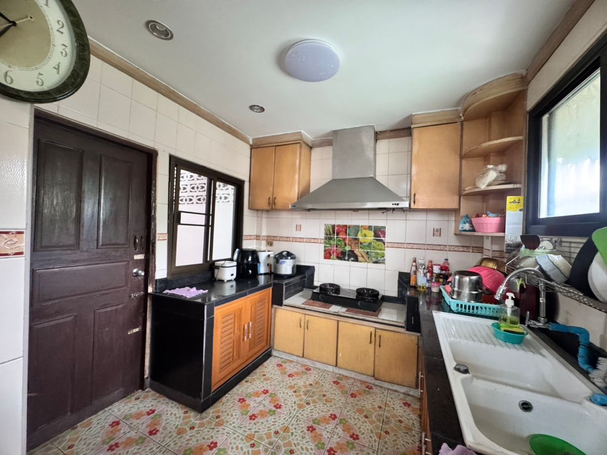 ขายบ้านโชคชัย4 ลาดพร้าว71 : ขายบ้านเดี่ยว 2 ชั้น ในหมู่บ้านรัชดา1 (ซอยลาดพร้าว 80 แยก 24) ใกล้เซ็นทรัลอีสต์วิลล์ (N.1770)