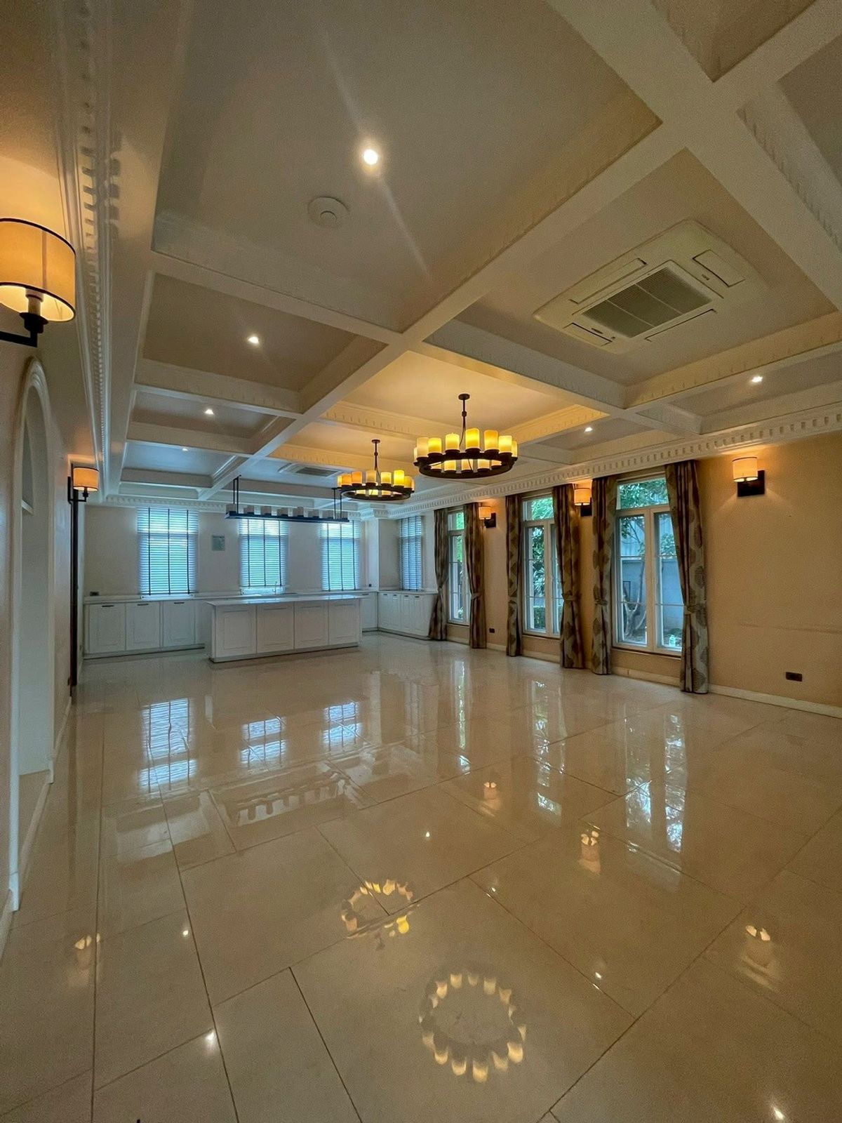 ขายบ้านเสรีไทย-นิด้า : 🌟 คฤหาสน์ขนาด 2 ไร่เศษ! 🌟 📌 บนทำเลทอง ถนนราษฎร์พัฒนา! ฟังก์ชันครบครันระดับ 5 ดาว!