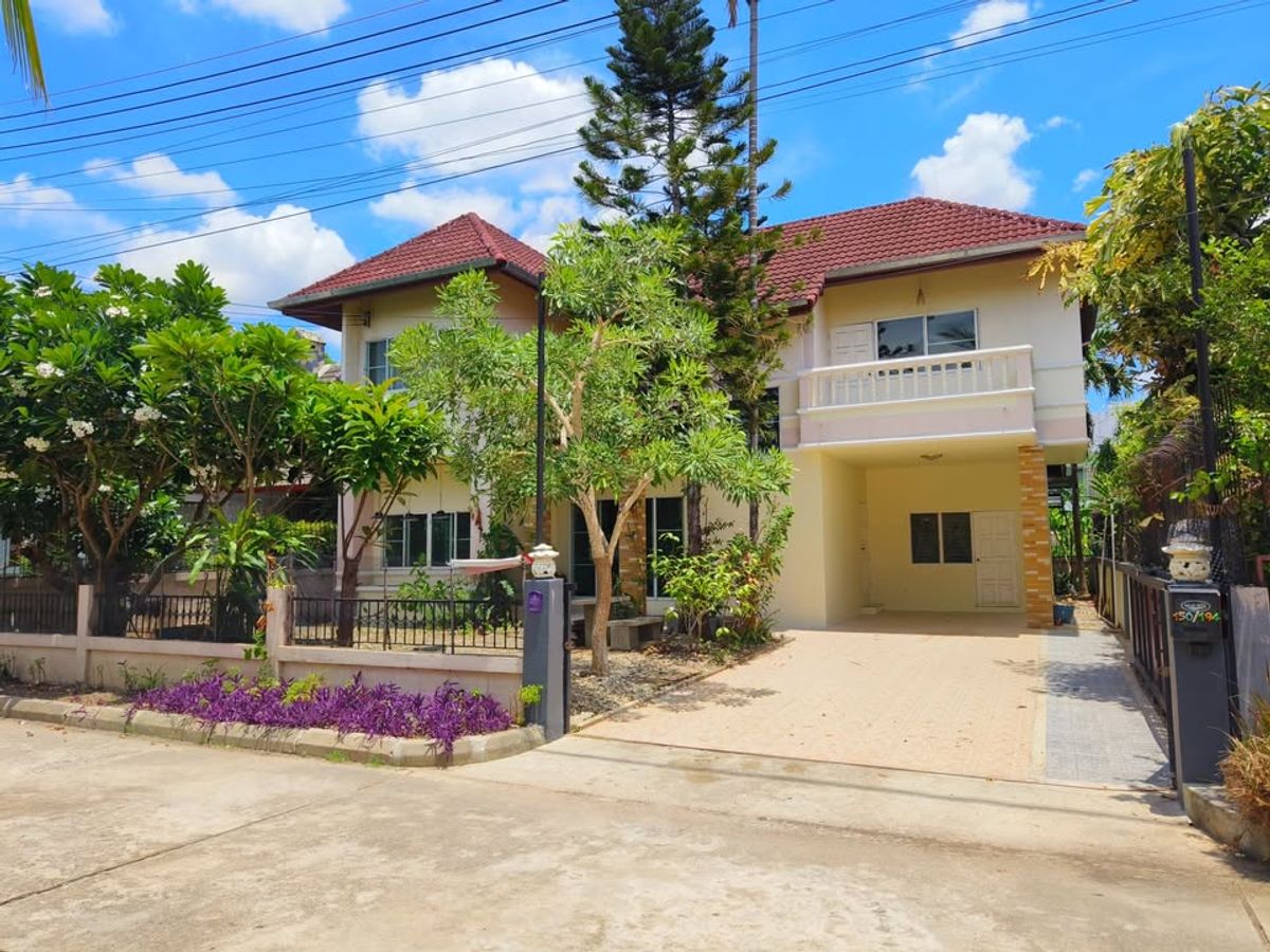 ขายบ้านเชียงใหม่ :  ขายบ้านเดี่ยว 2 ชั้น   4 ห้องนอน  3 ห้องน้ำ  1 ห้องครัว  2 ที่จอดรถ