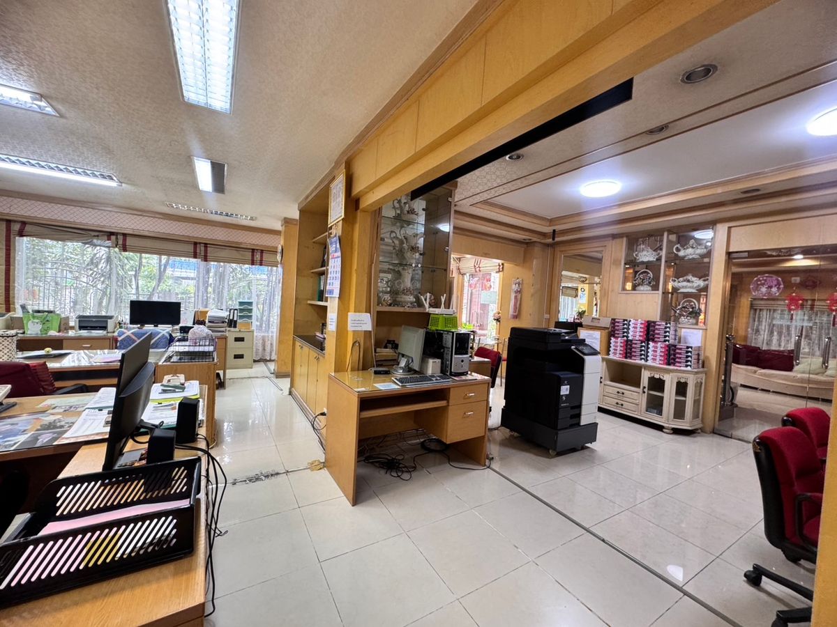 ขายบ้านโชคชัย4 ลาดพร้าว71 : ขายบ้านเดี่ยว 2 ชั้น ในหมู่บ้านรัชดา1 (ซอยลาดพร้าว 80 แยก 24) ใกล้เซ็นทรัลอีสต์วิลล์ (N.1770)