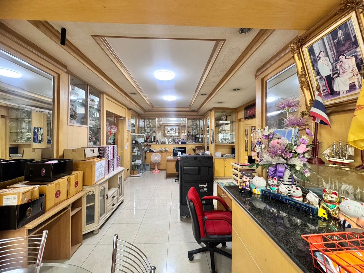 ขายบ้านโชคชัย4 ลาดพร้าว71 : ขายบ้านเดี่ยว 2 ชั้น ในหมู่บ้านรัชดา1 (ซอยลาดพร้าว 80 แยก 24) ใกล้เซ็นทรัลอีสต์วิลล์ (N.1770)