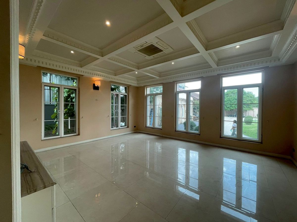 ขายบ้านเสรีไทย-นิด้า : 🌟 คฤหาสน์ขนาด 2 ไร่เศษ! 🌟 📌 บนทำเลทอง ถนนราษฎร์พัฒนา! ฟังก์ชันครบครันระดับ 5 ดาว!